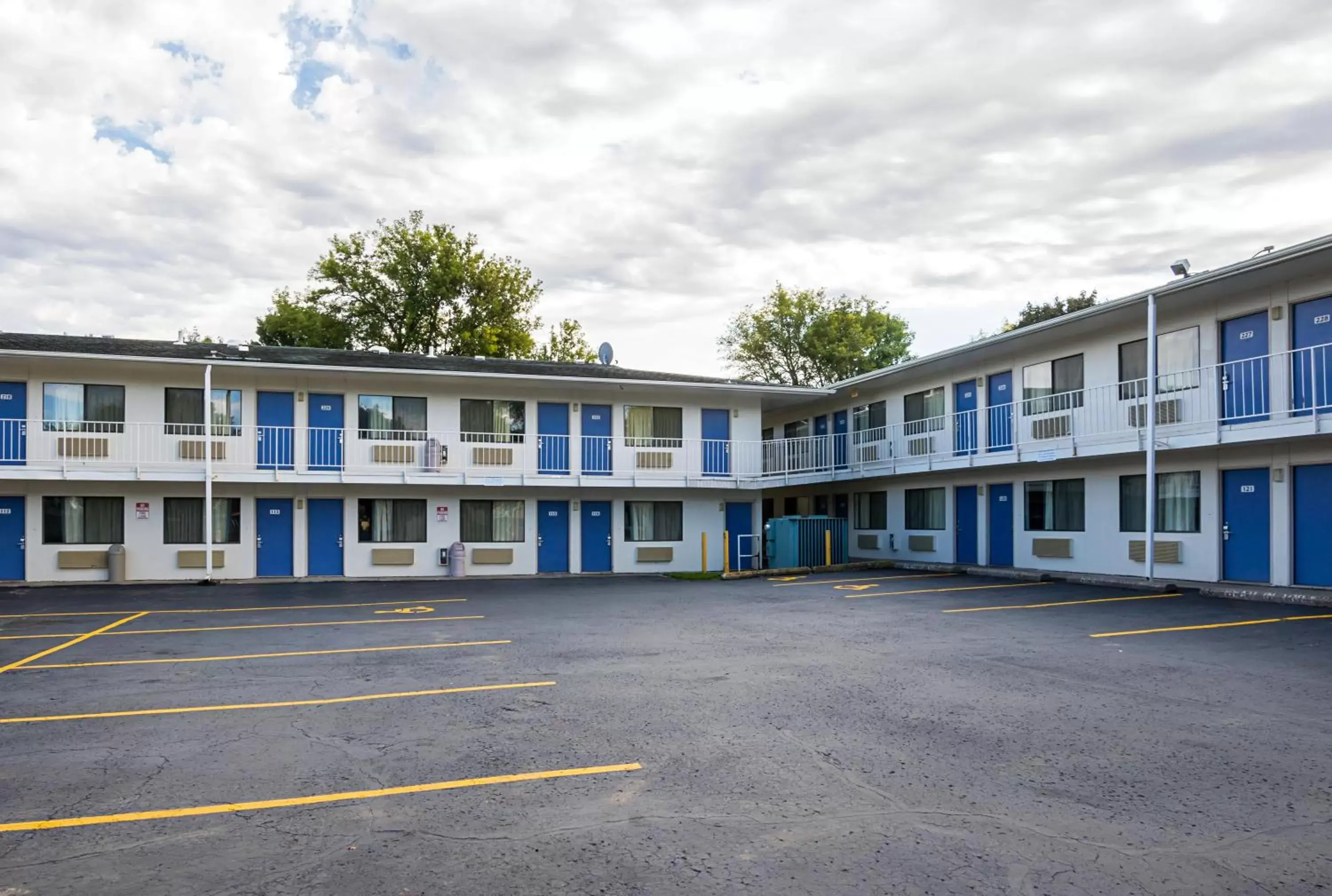 Facade/entrance, Property Building in Motel 6-Rochester, MN