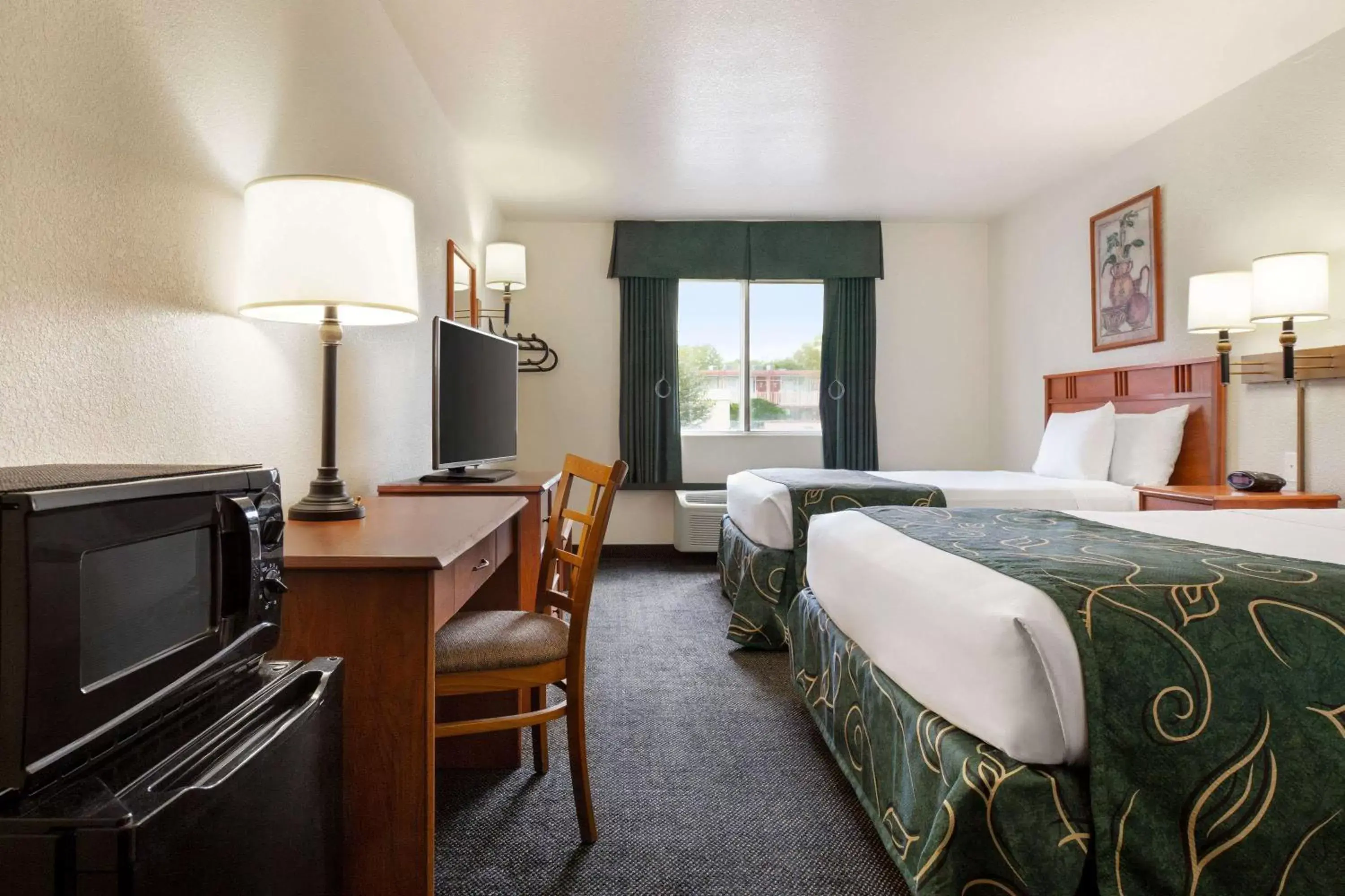 Deluxe Queen Room - Mobility Access/Non-Smoking in Travelodge by Wyndham North Platte