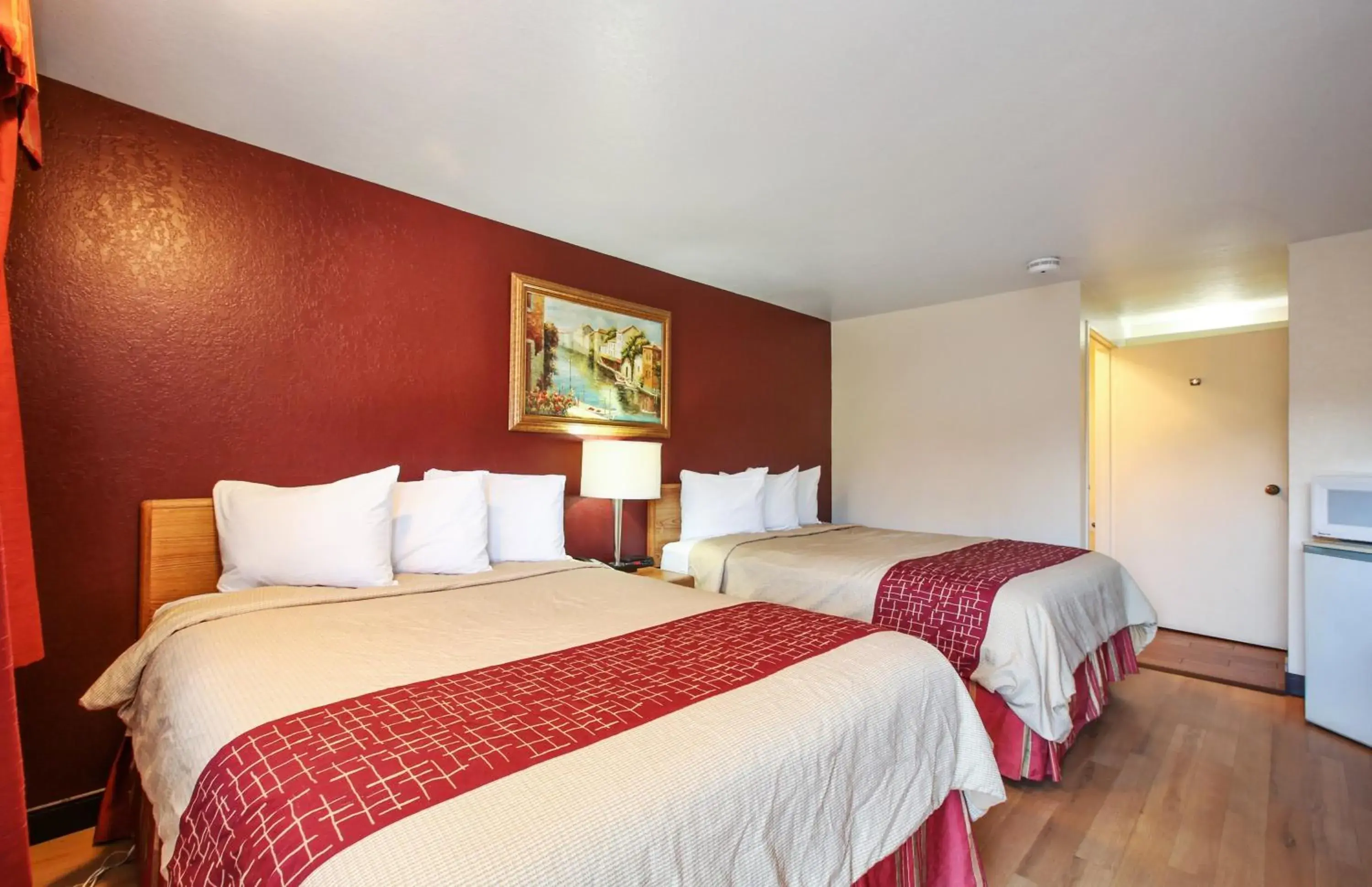 Photo of the whole room, Bed in Red Roof Inn Lompoc Photo of the whole room, Bed in Red Roof Inn Lompoc