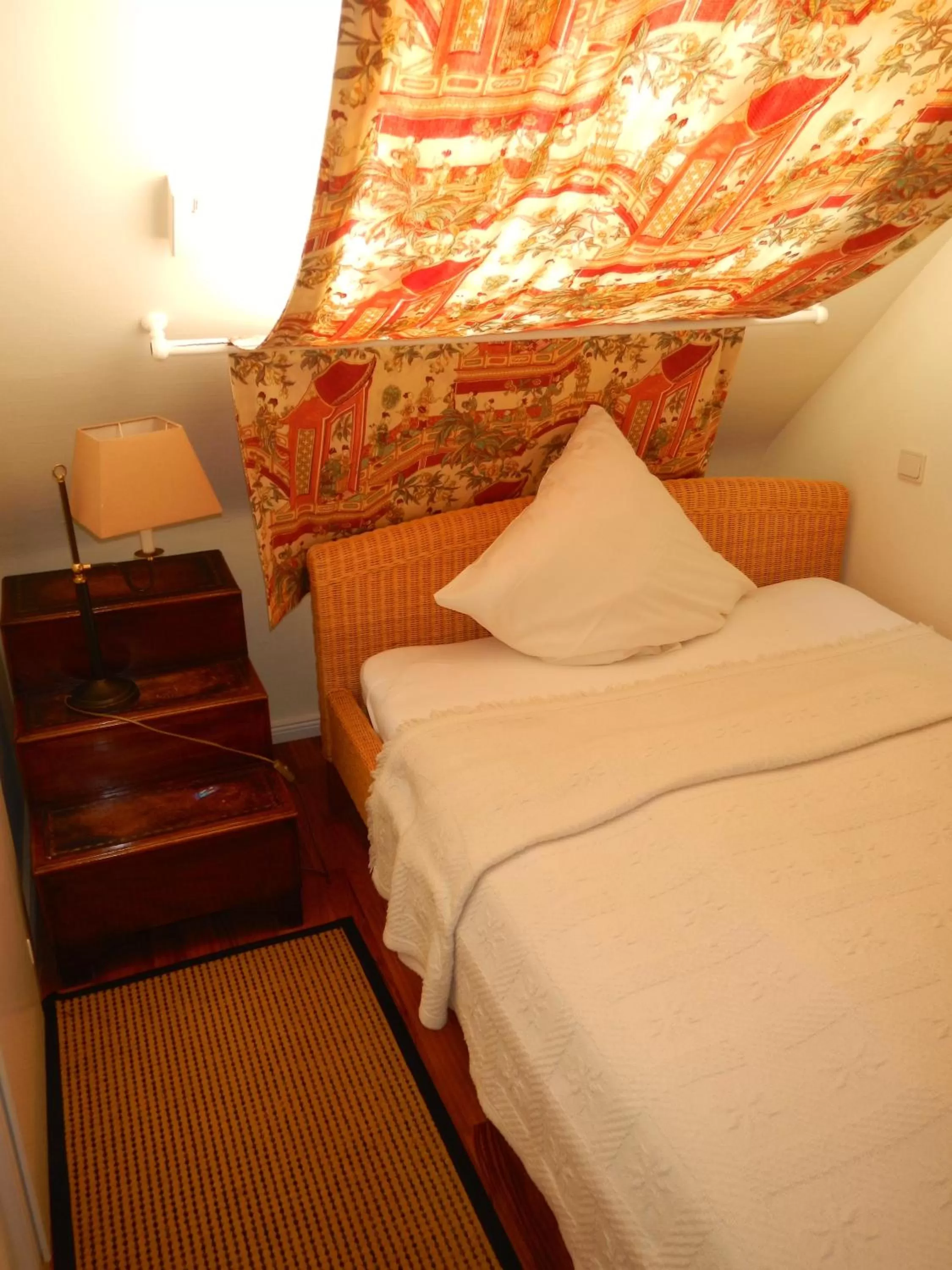 Photo of the whole room, Bed in Hotel Villa Meererbusch