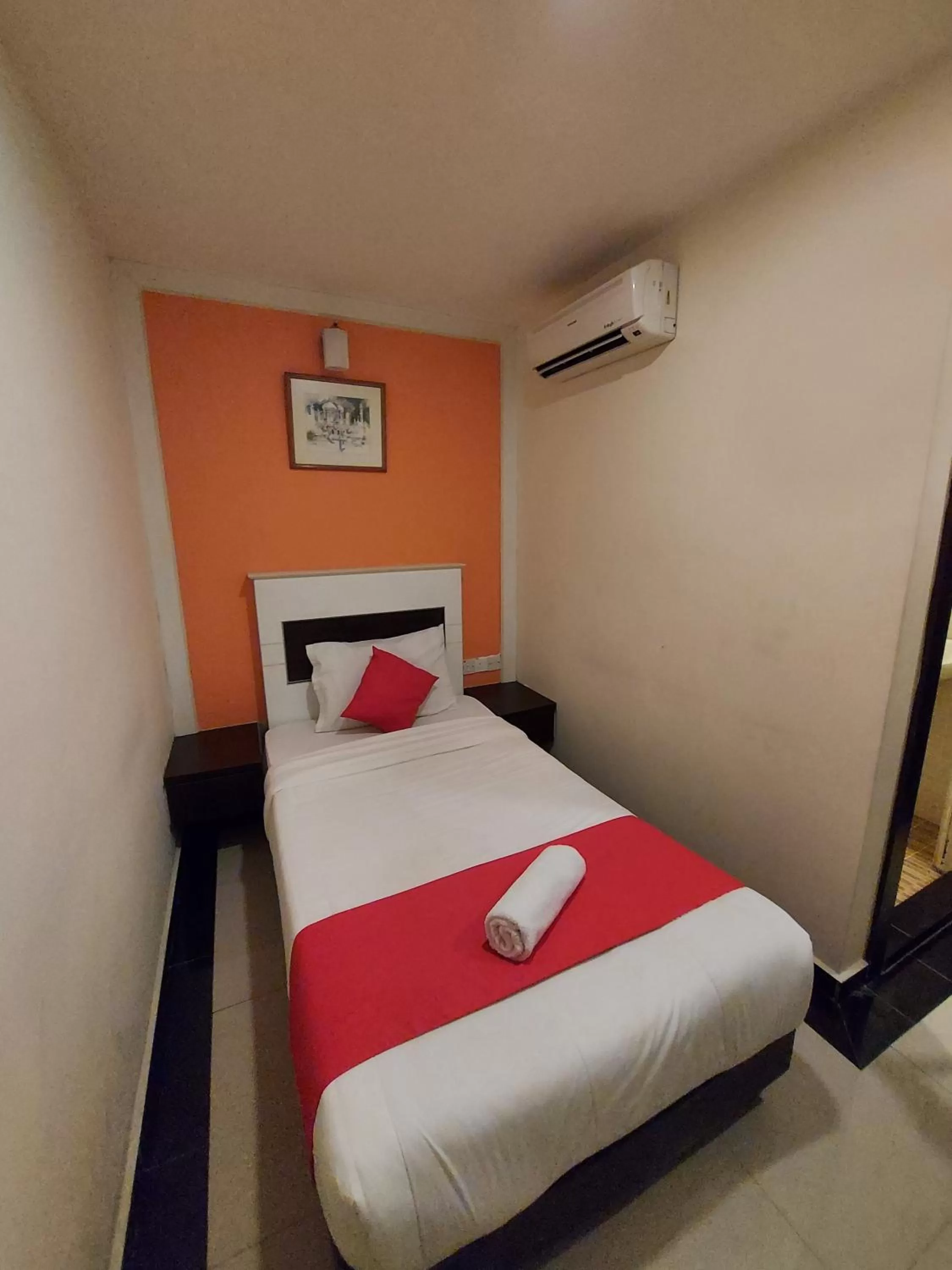 Bed in HOTEL SAHARA SDN BHD