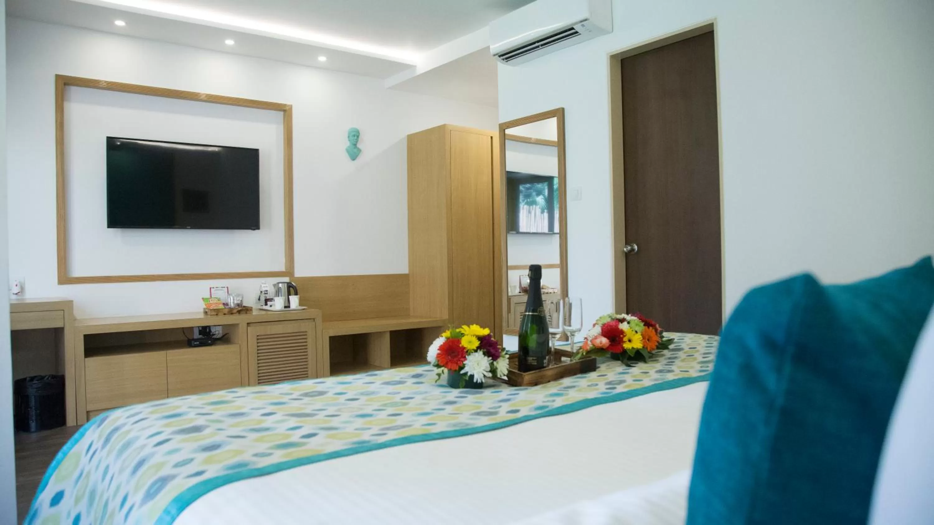 View (from property/room), Bed in Acron Seaway Resort