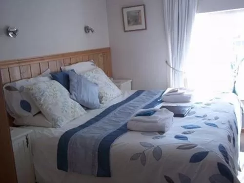 Deluxe King Room - single occupancy in Crab pot cottage