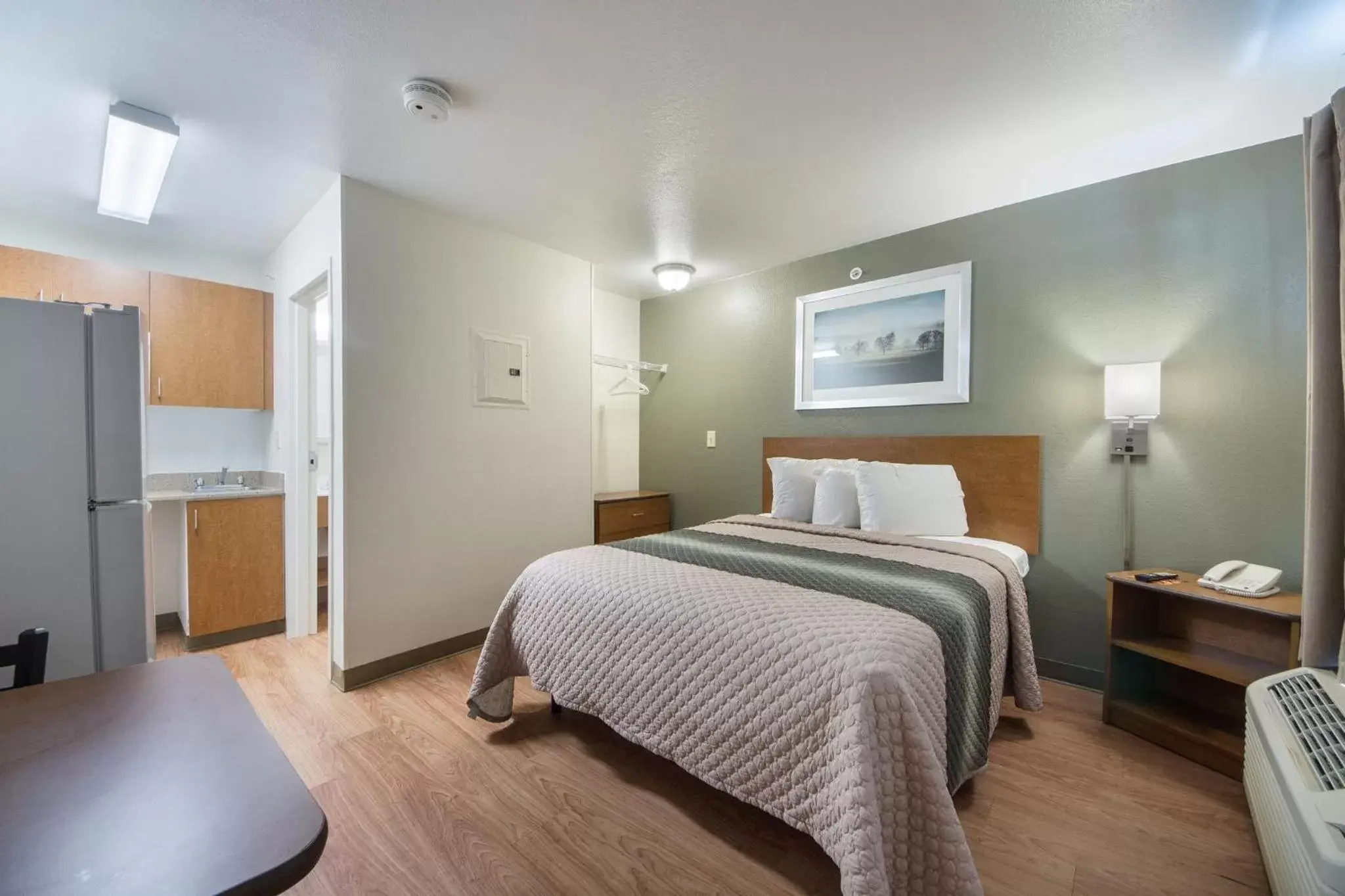 Bedroom, Bed in HomeTowne Studios by Red Roof Dallas - Irving