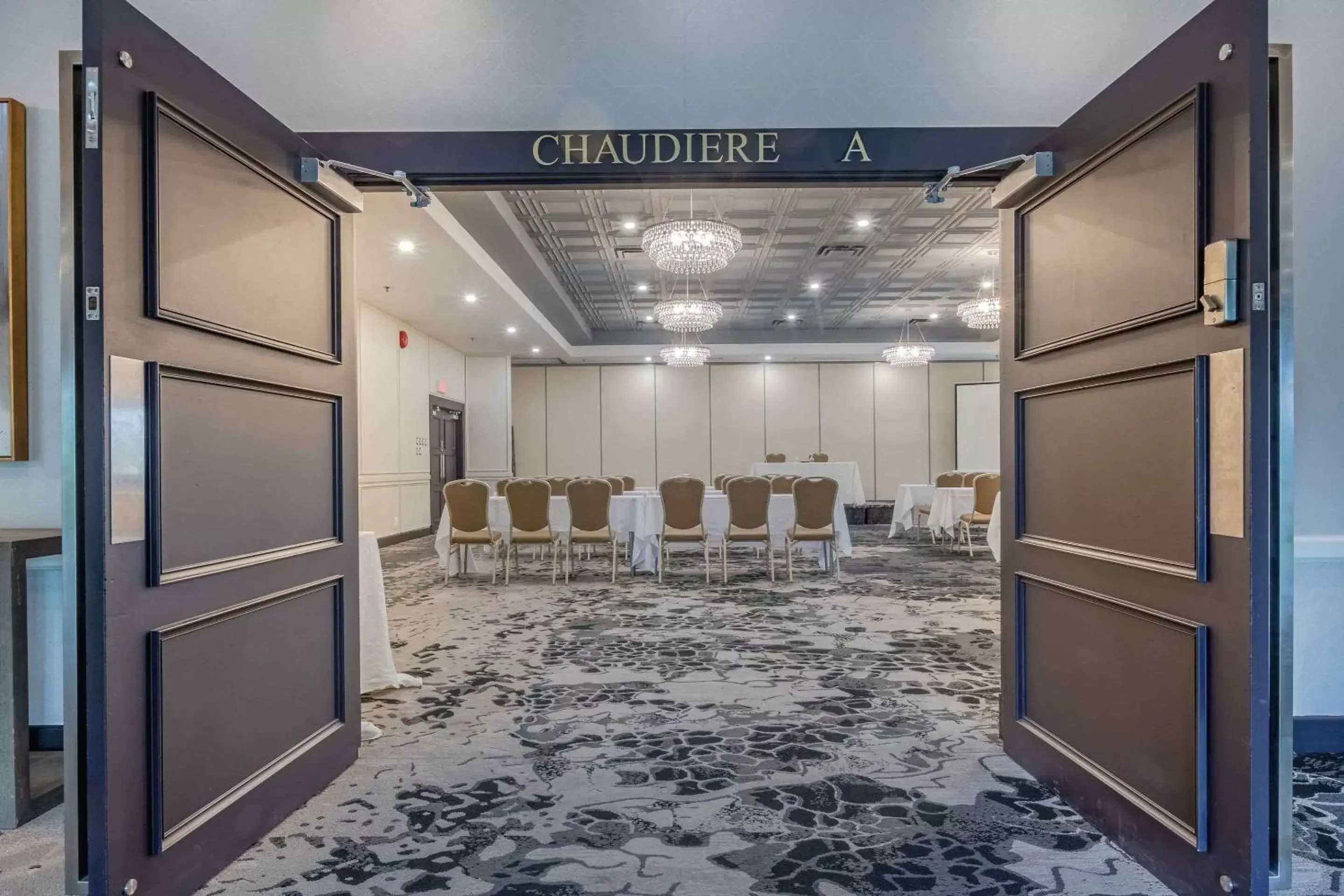 Meeting/conference room in Chateau Cartier Hotel & Resort Ascend Hotel Collection