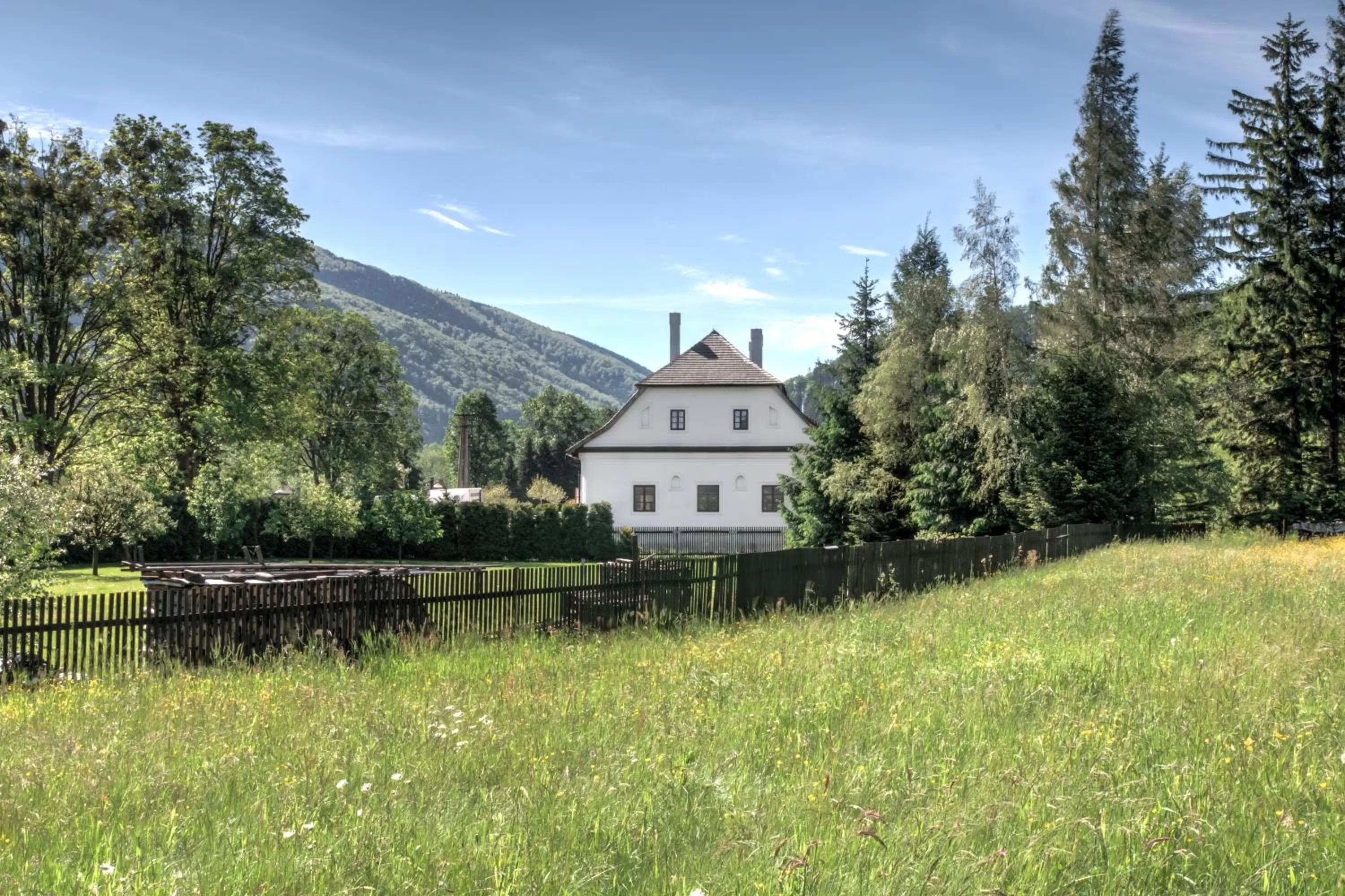 Facade/entrance in Mezi plůtky boutique dům