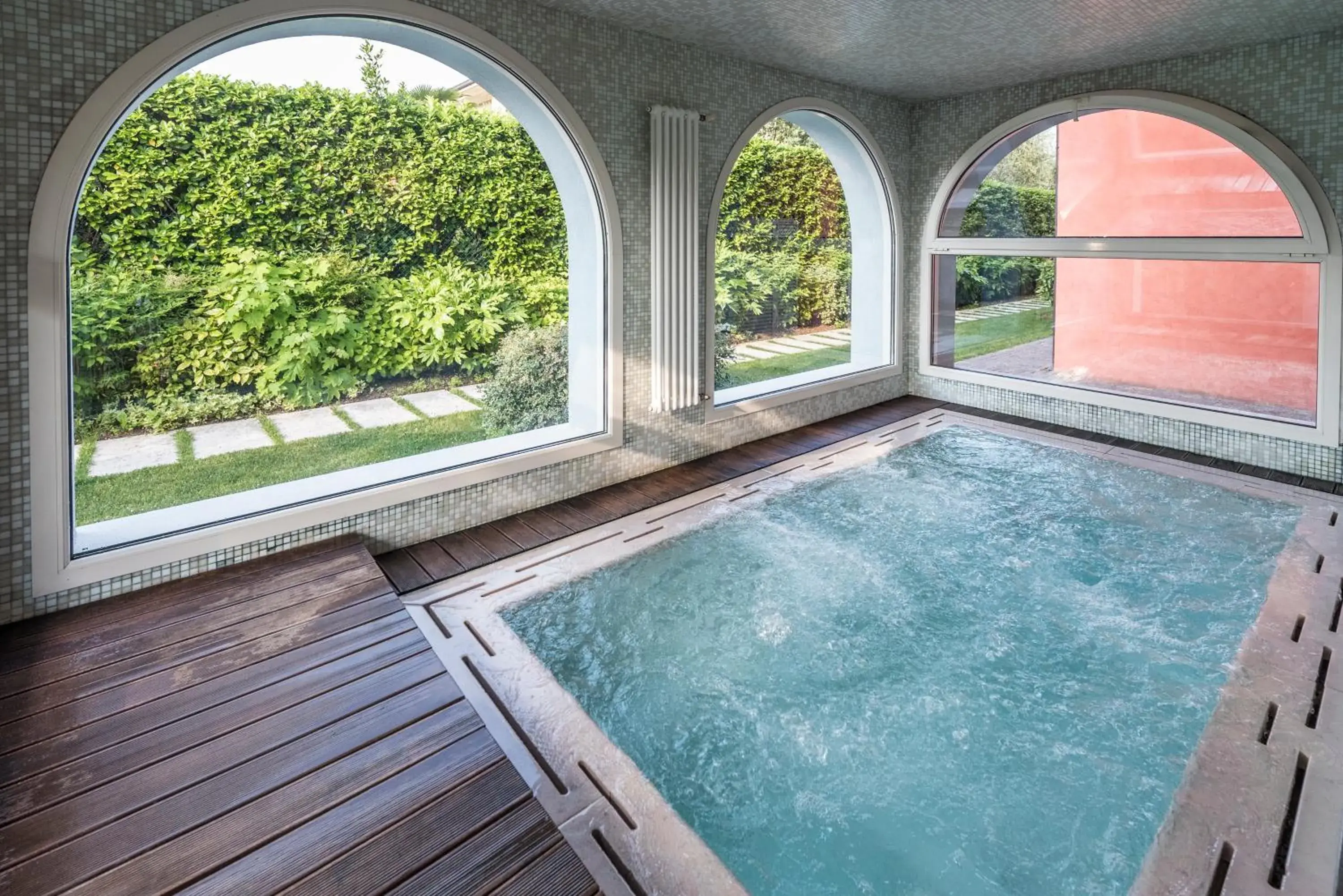 Hot Tub, Swimming Pool in Acqua Resorts