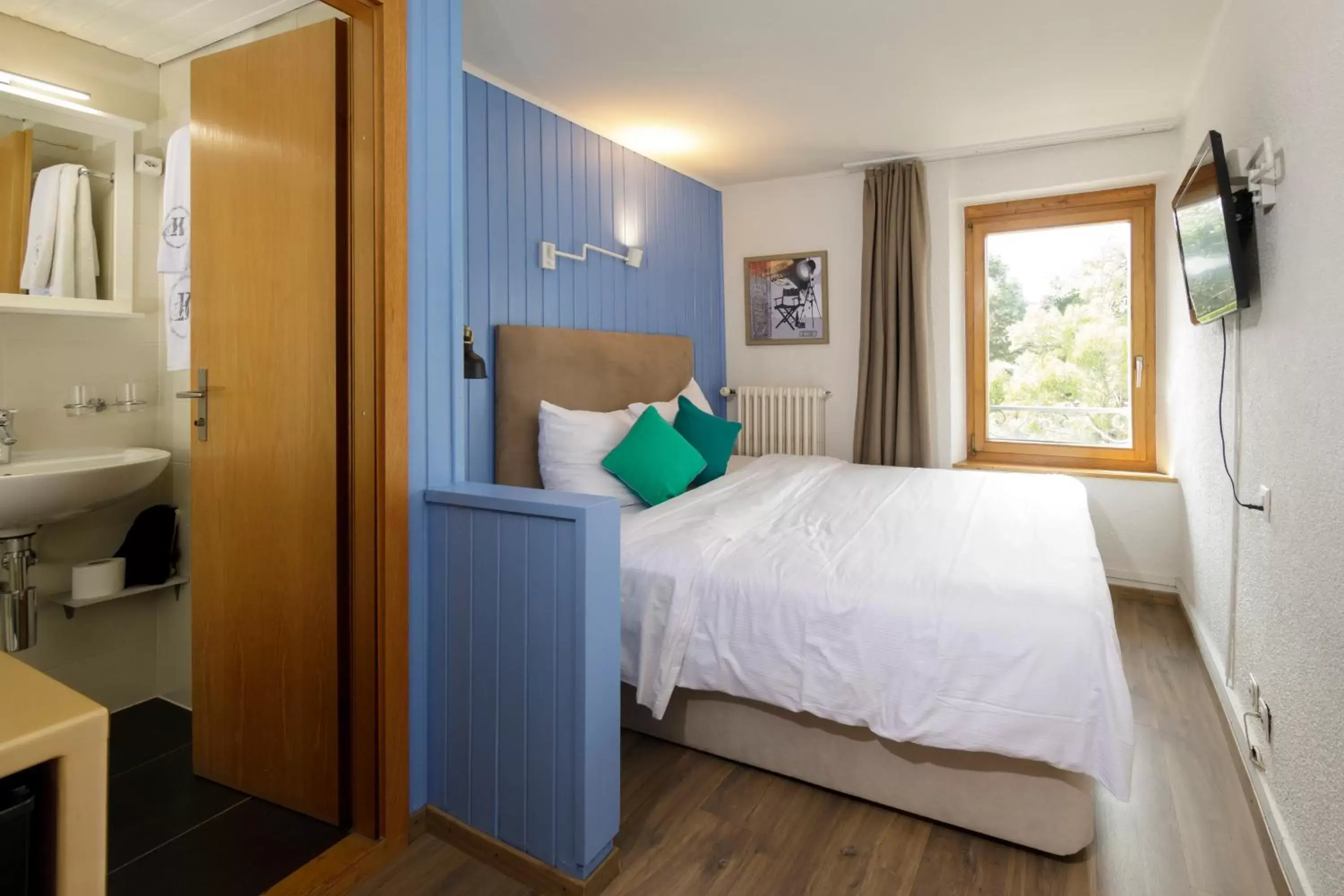 Bedroom, Bed in Hôtel de l'Ange