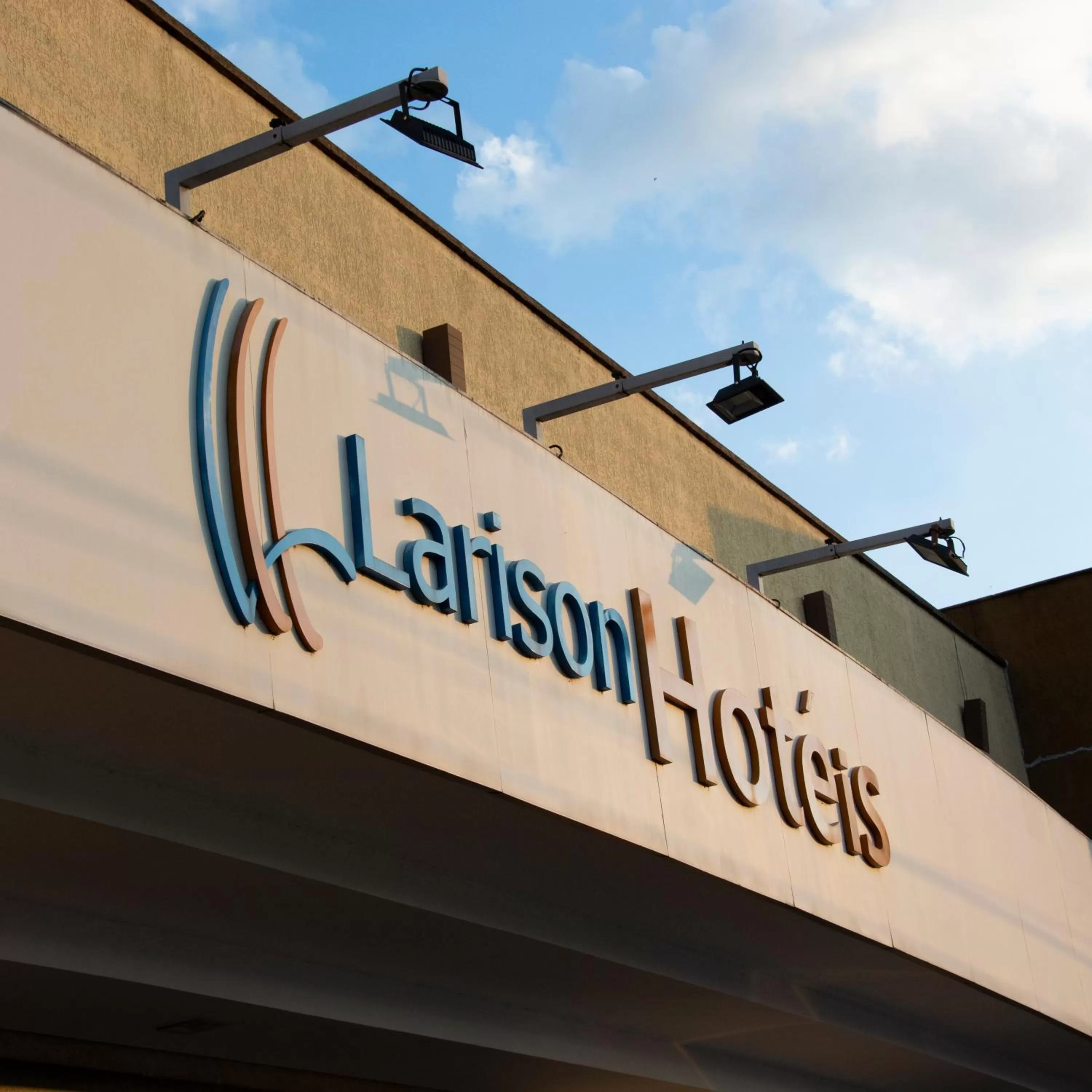 Facade/entrance in Larison Executive - by Easy Hotéis