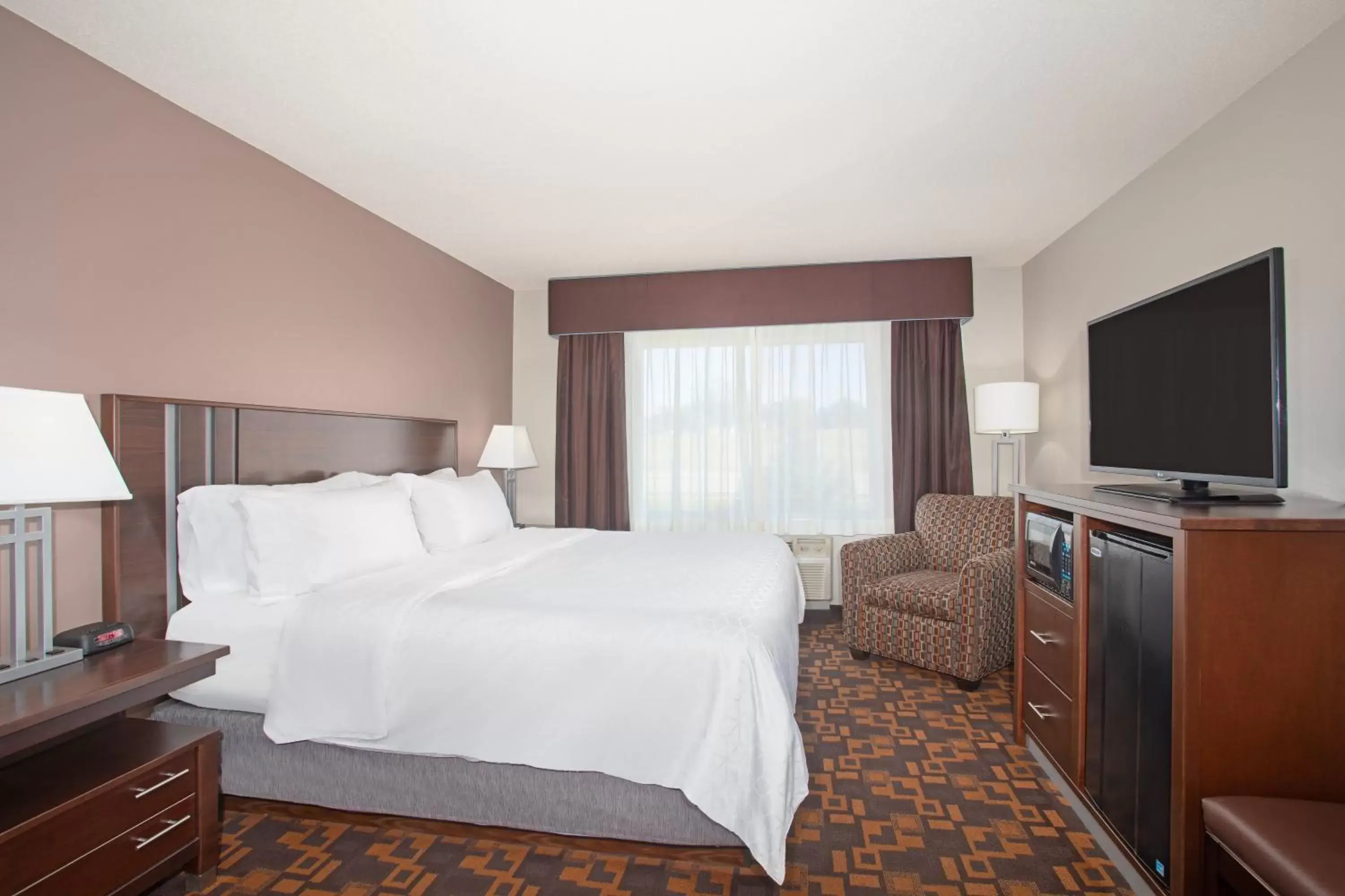 Photo of the whole room, Bed in Holiday Inn Express & Suites Yankton, an IHG Hotel