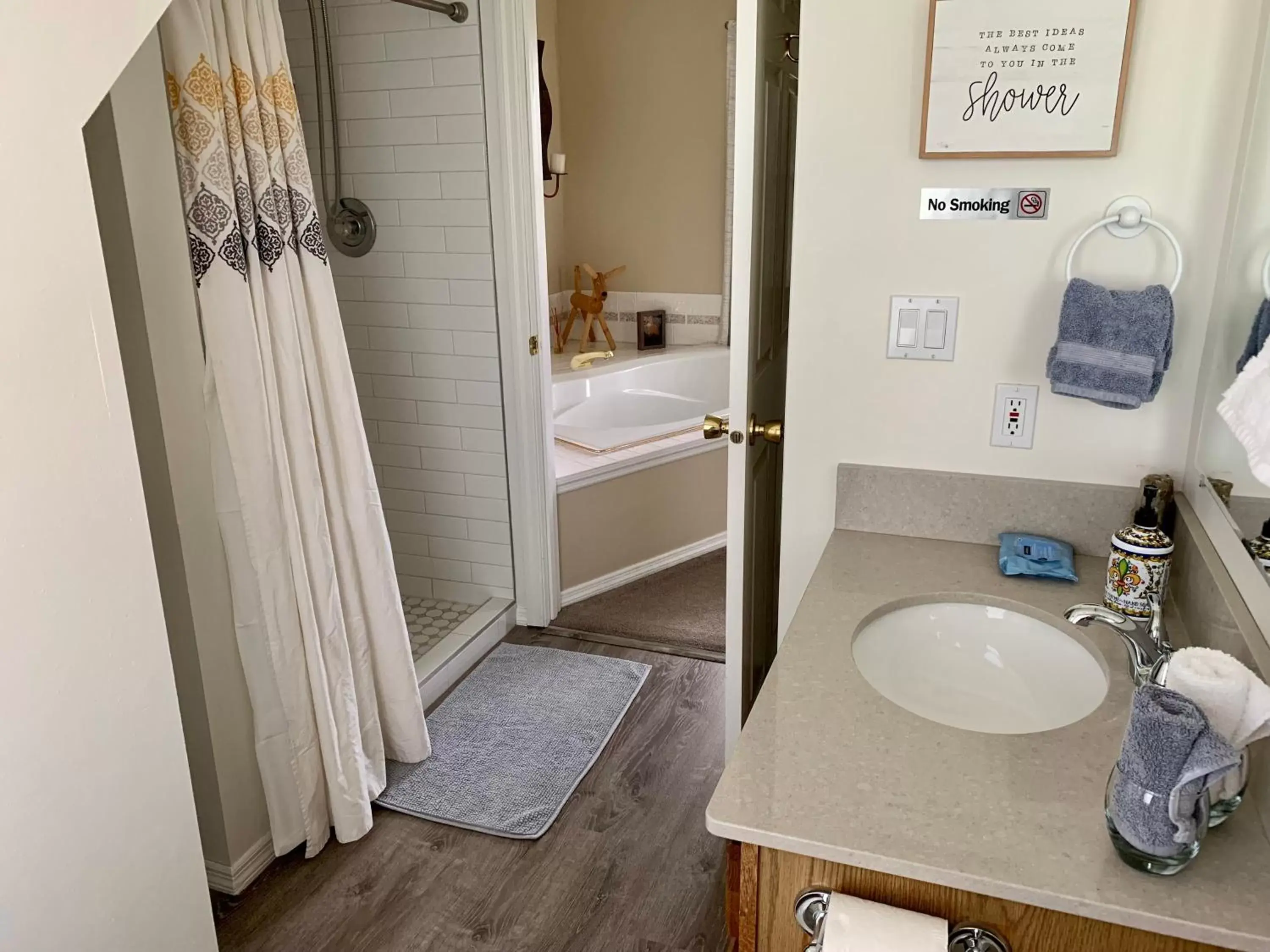 Bathroom in Fox Hollow Inn