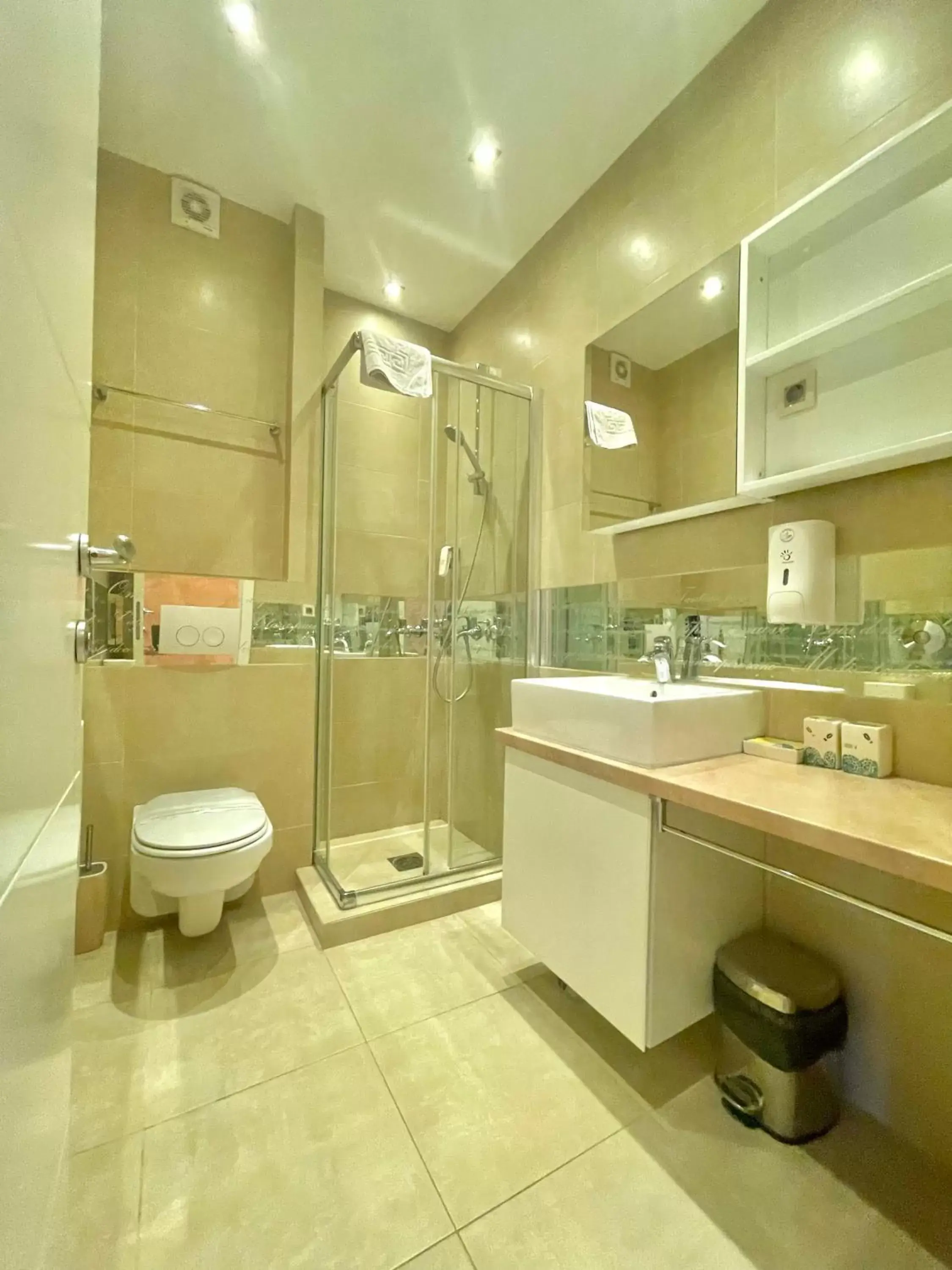 Toilet, Bathroom in Hotel Butua Residence