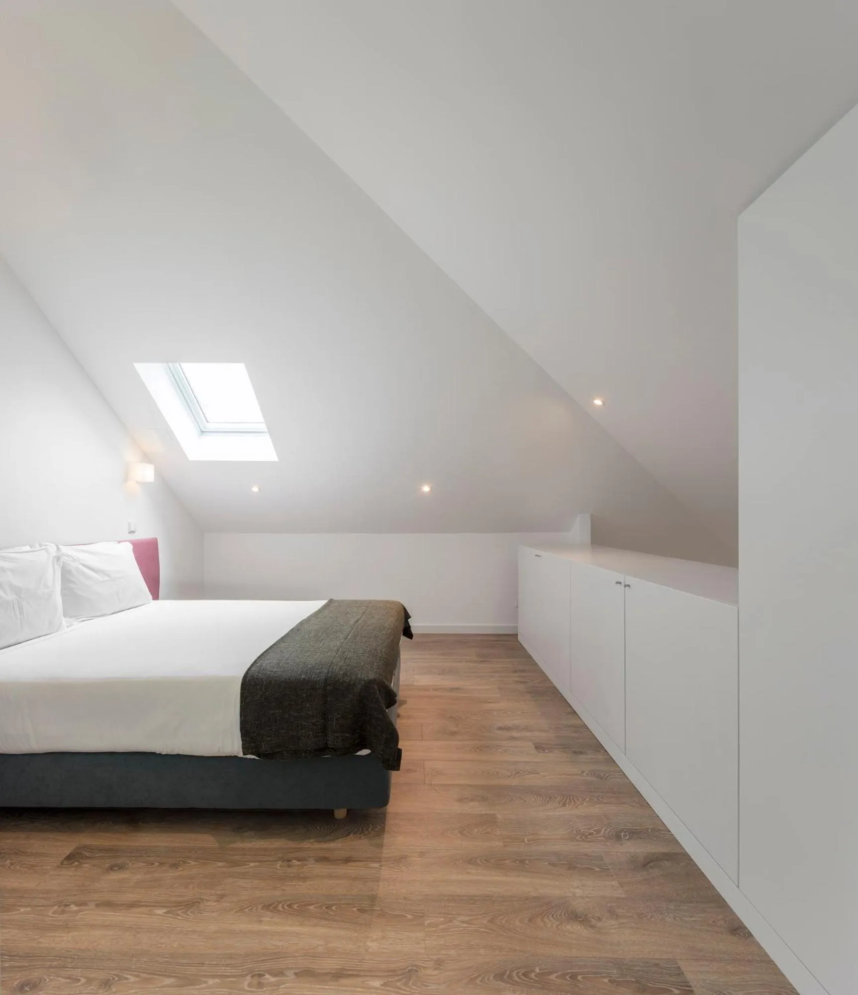 Bedroom, Bed in Lisbon Serviced Apartments - Chiado Emenda