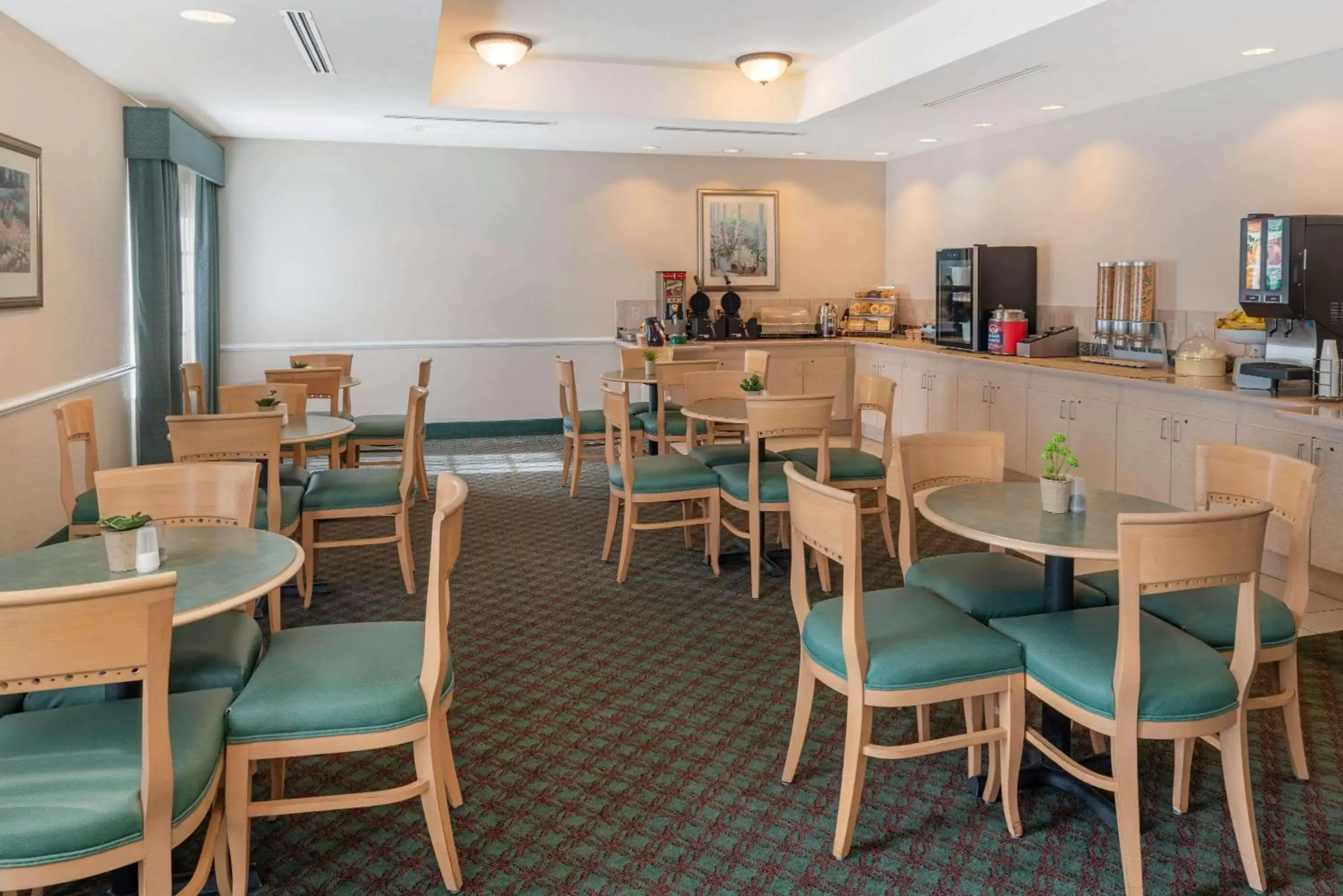 Restaurant/Places to Eat in La Quinta Inn and Suites Fort Myers I-75