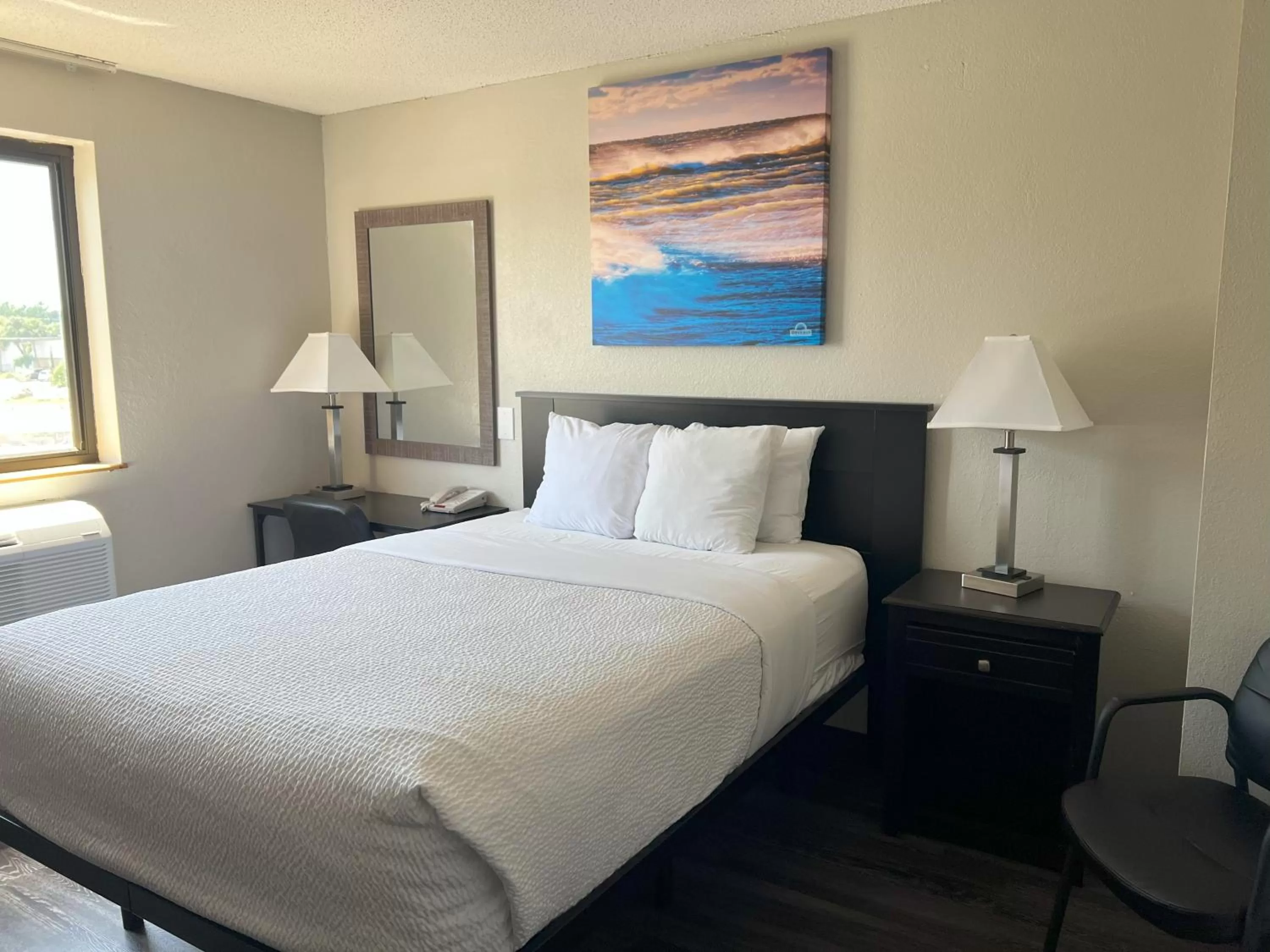 Bed in Days Inn by Wyndham Orange Park/Jacksonville