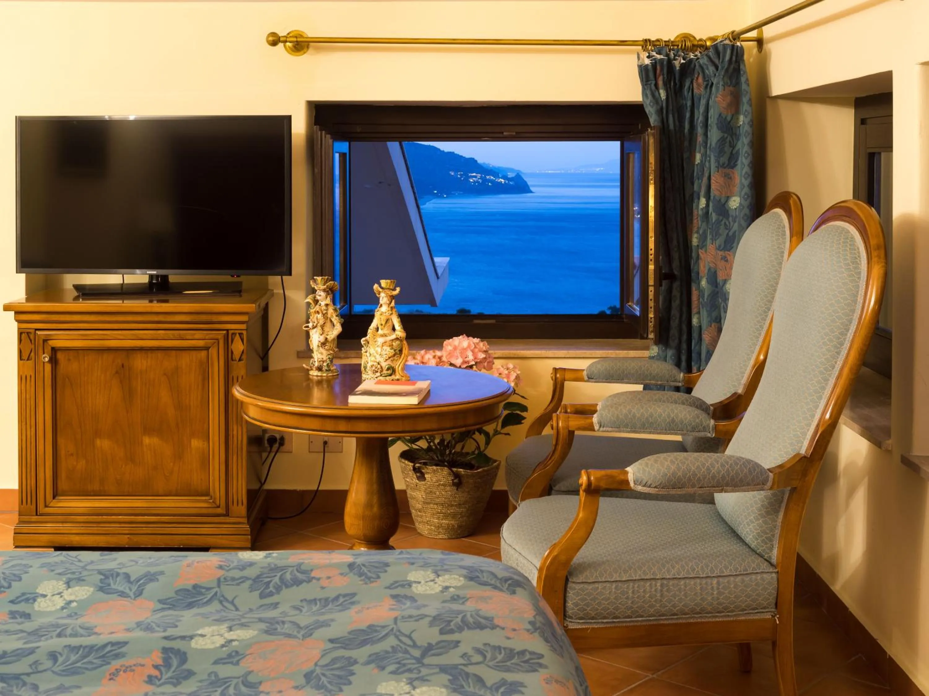 Drinks in Hotel Sirius