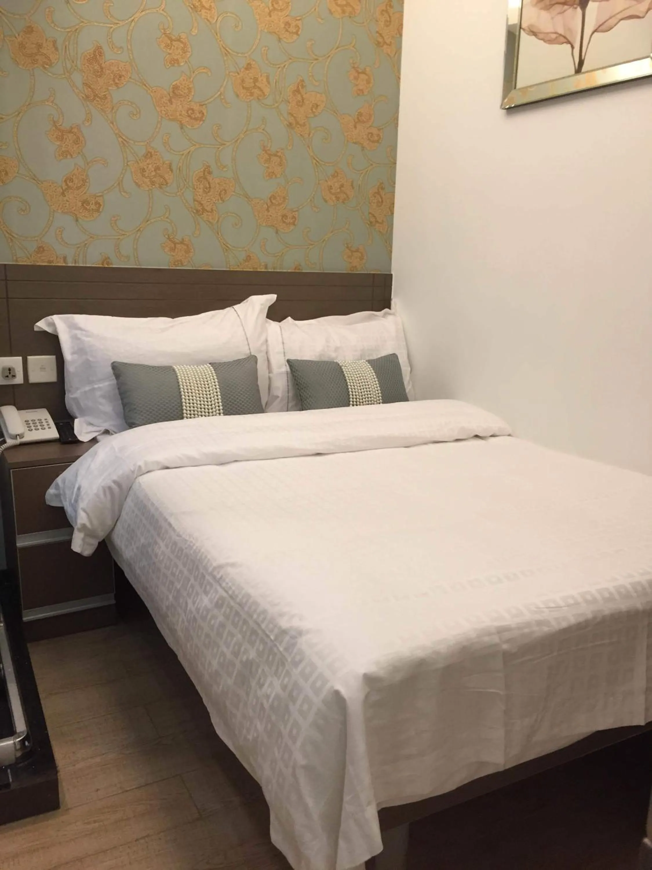 Bed in Seasons Hotel - Causeway Bay