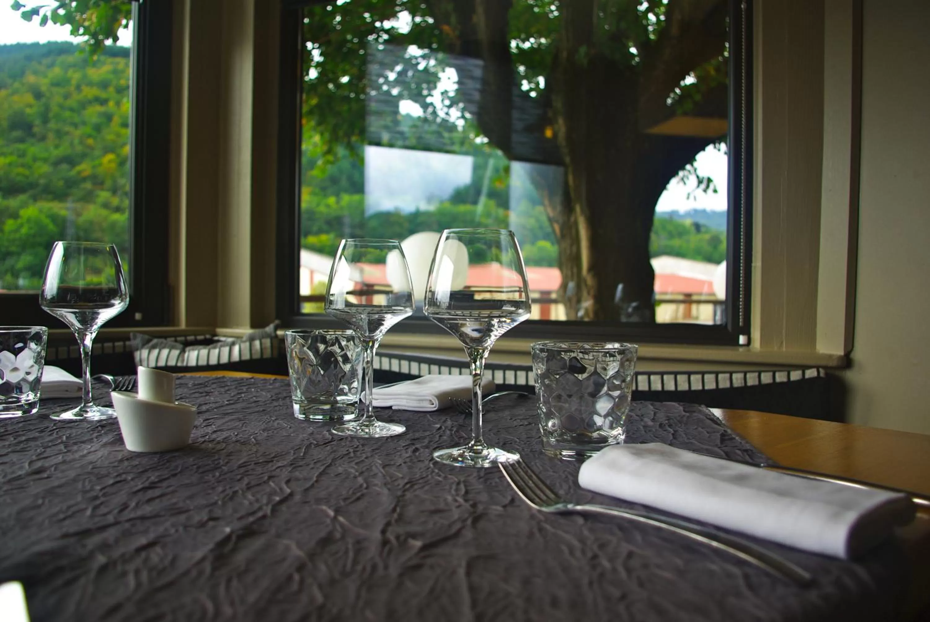 Restaurant/places to eat in Logis Hôtel Burnichon