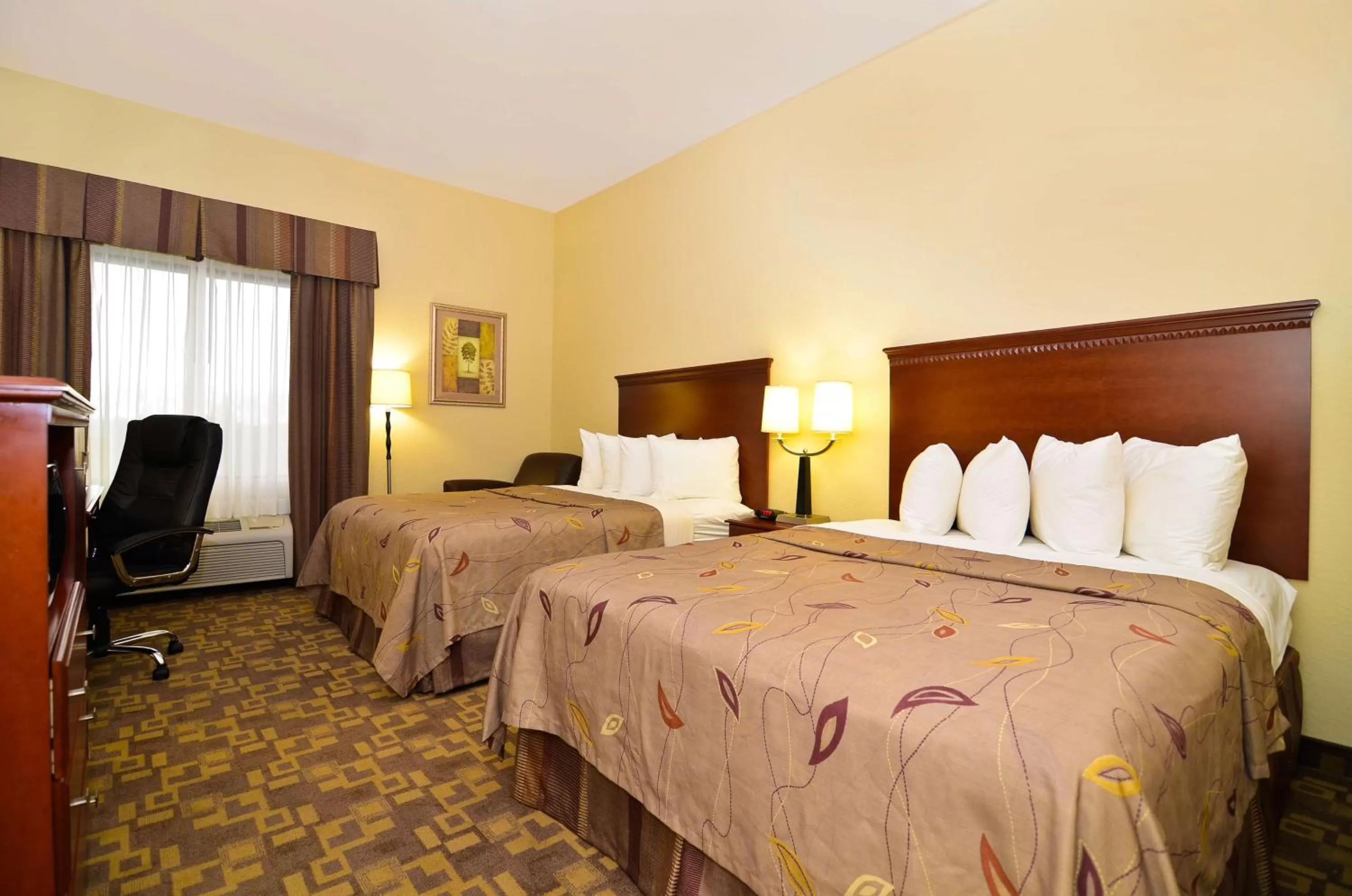 Deluxe Queen Room with Two Queen Beds - Non Smoking in Best Western Opp Inn