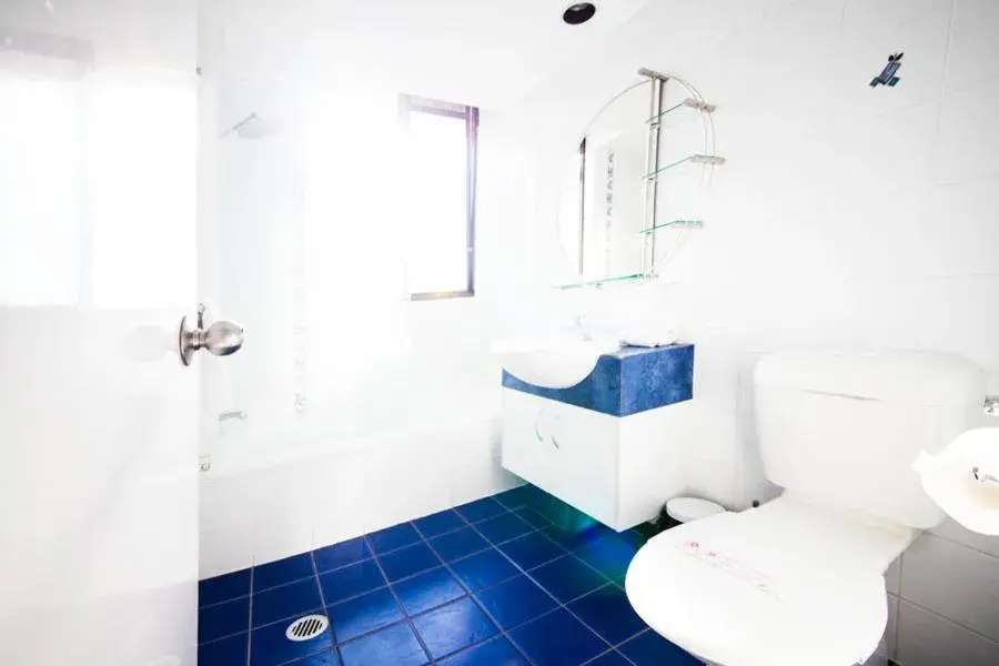 Bathroom in Warringa Surf Holiday Apartments