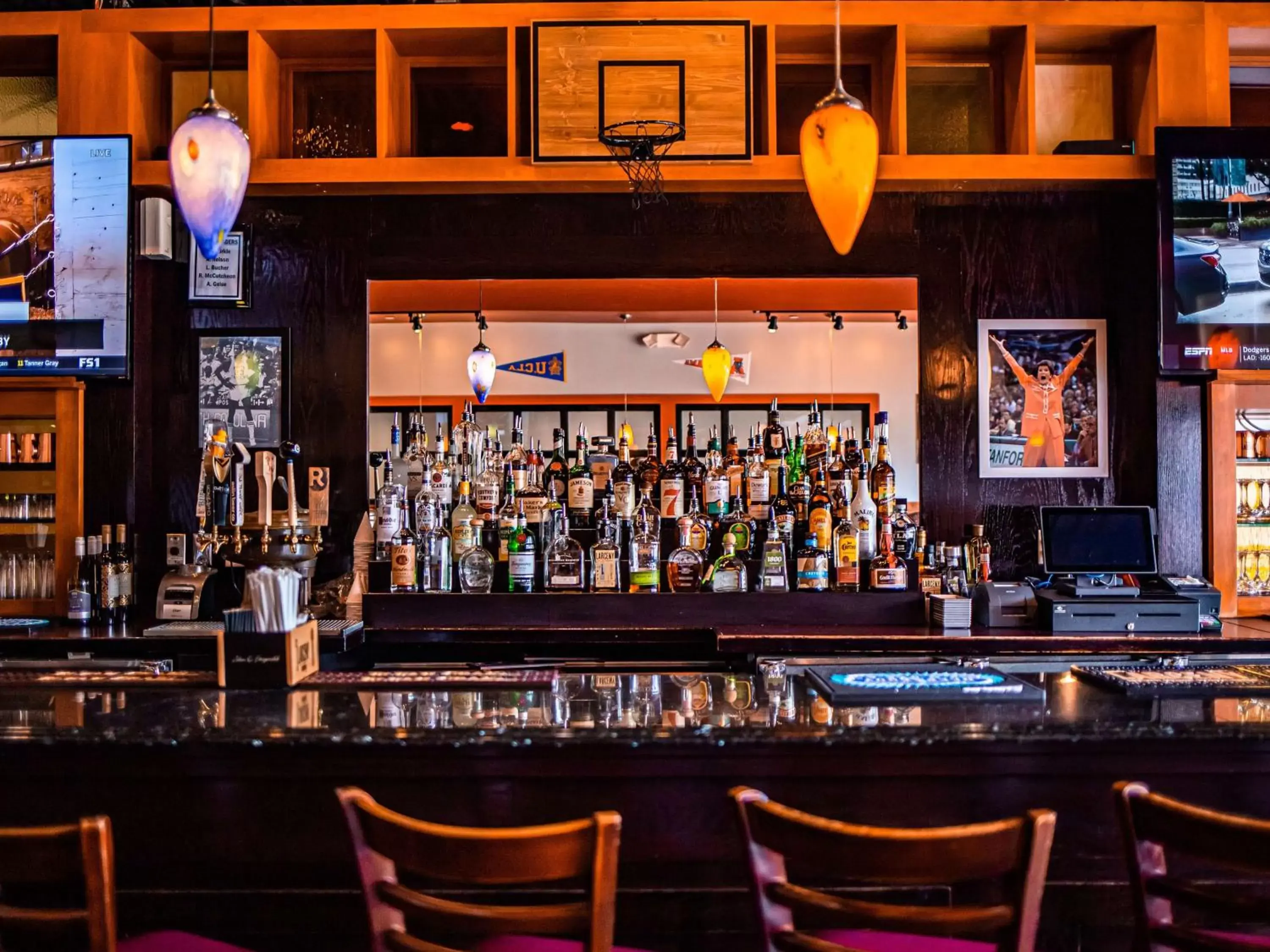 Lounge or bar, Lounge/Bar in DoubleTree by Hilton Virginia Beach