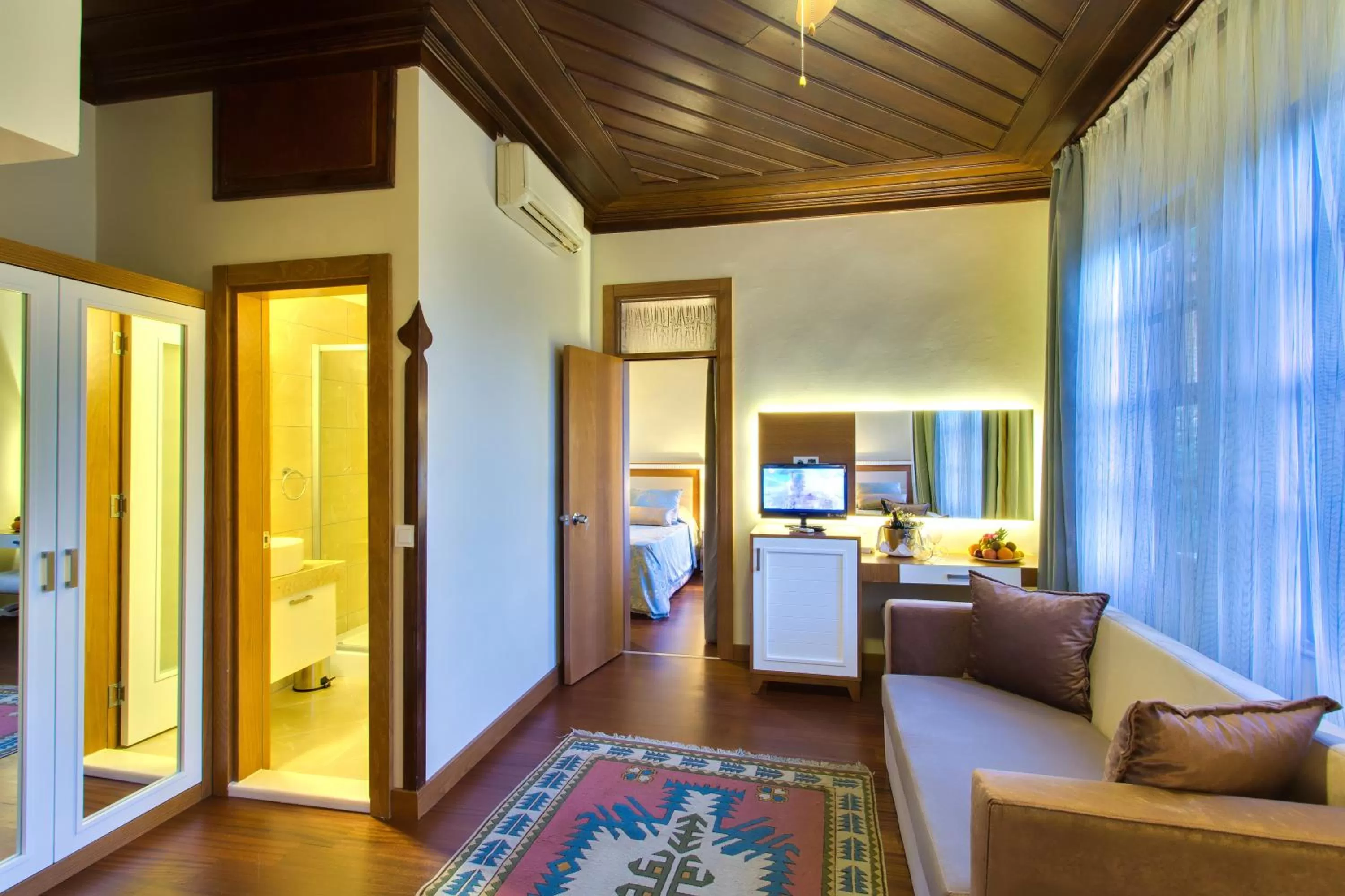 Photo of the whole room, Bed in Dogan Hotel