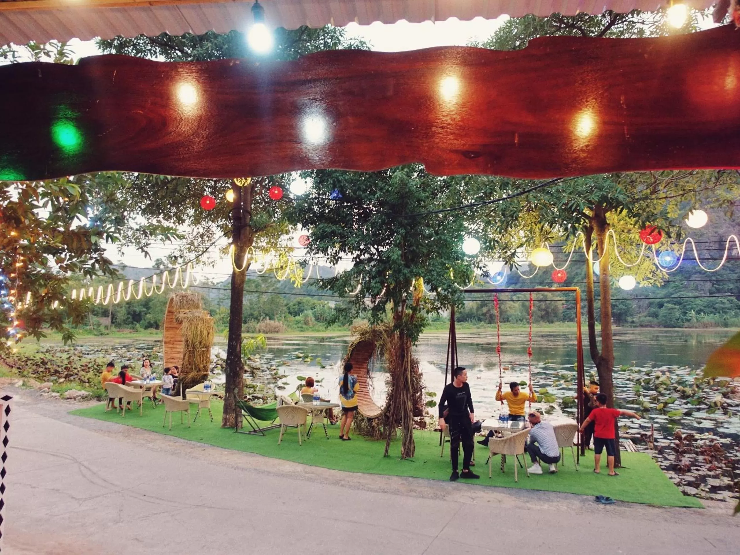 Restaurant/places to eat in Trang An Lotus Lake Homestay