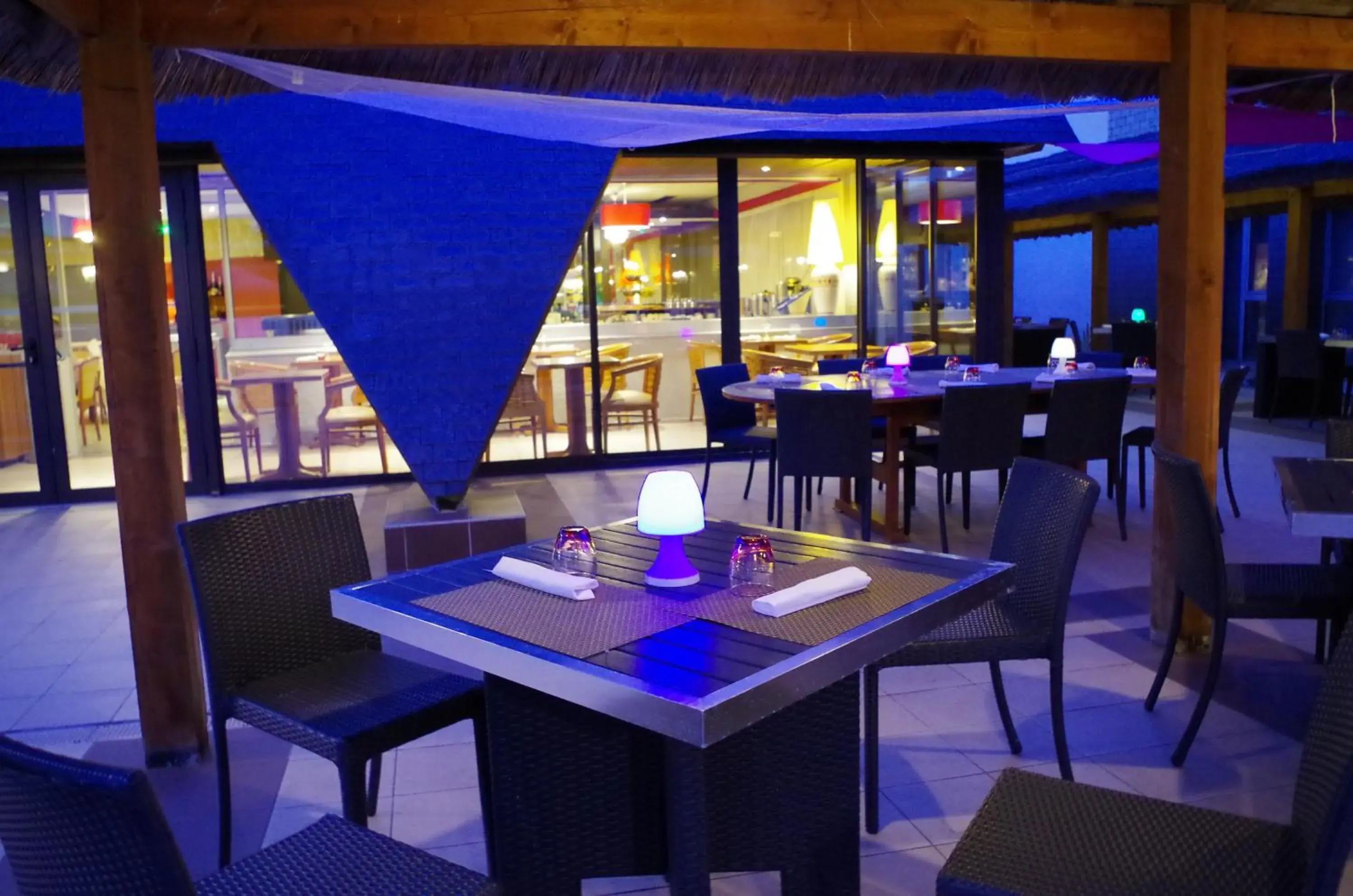 Patio, Restaurant/Places to Eat in The Originals Boutique, Hotel Aquilon, Saint-Nazaire (Inter-Hotel)