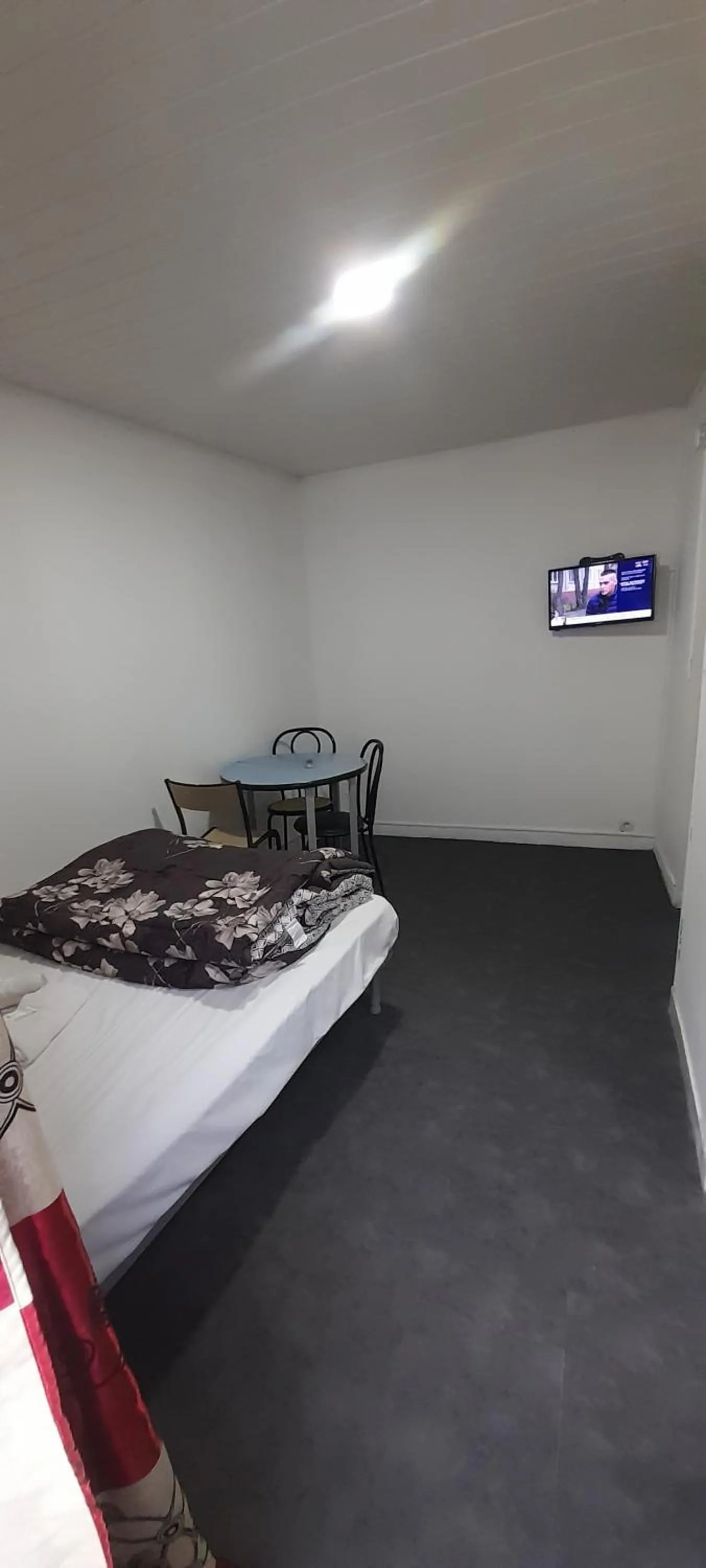 Photo of the whole room, Bed in Hôtel des Andelys