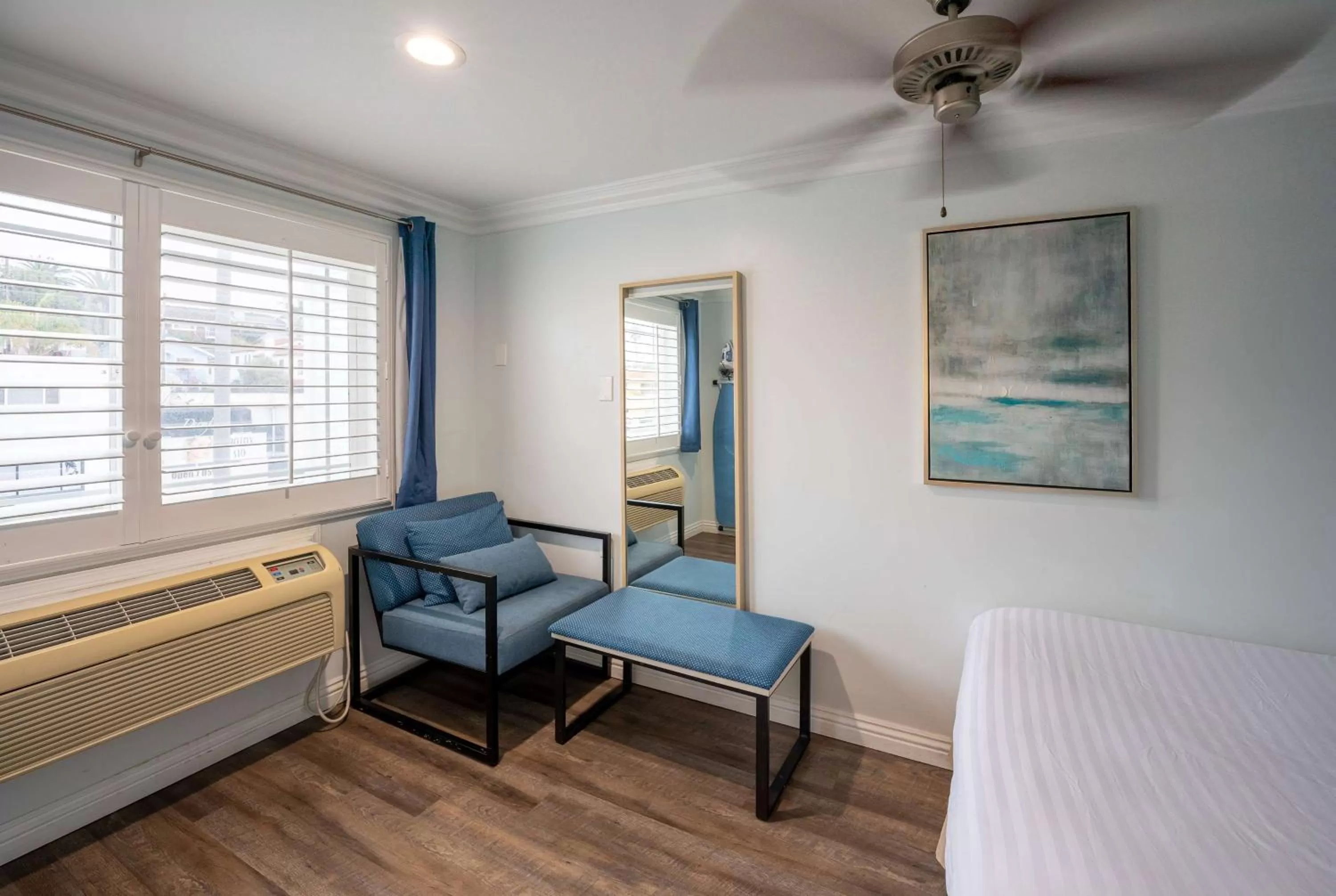 Photo of the whole room, Bed in Ramada by Wyndham Redondo Beach