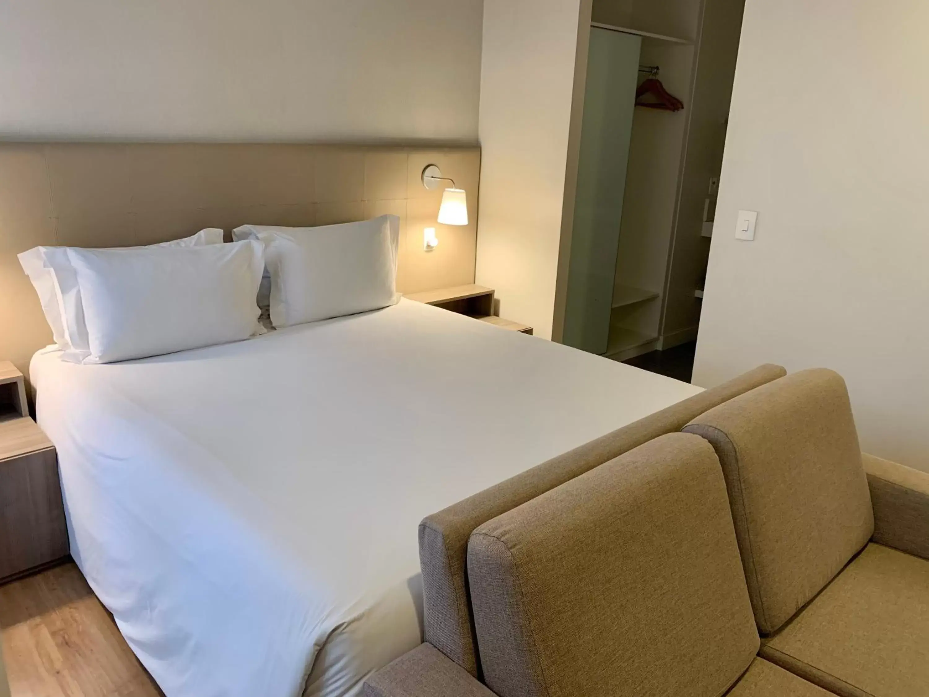 Photo of the whole room, Bed in Staybridge Suites São Paulo, an IHG Hotel