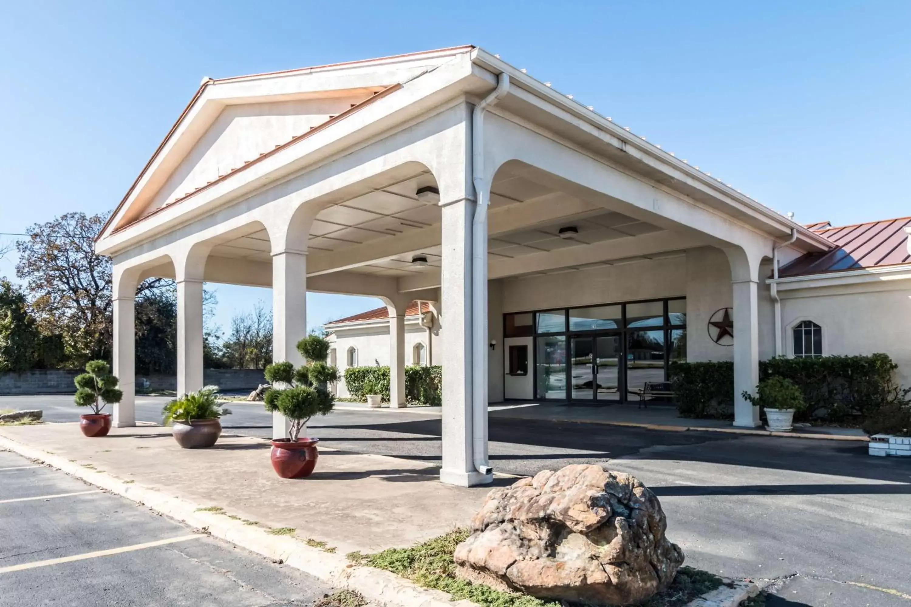 Property Building in Motel 6-Stephenville, TX