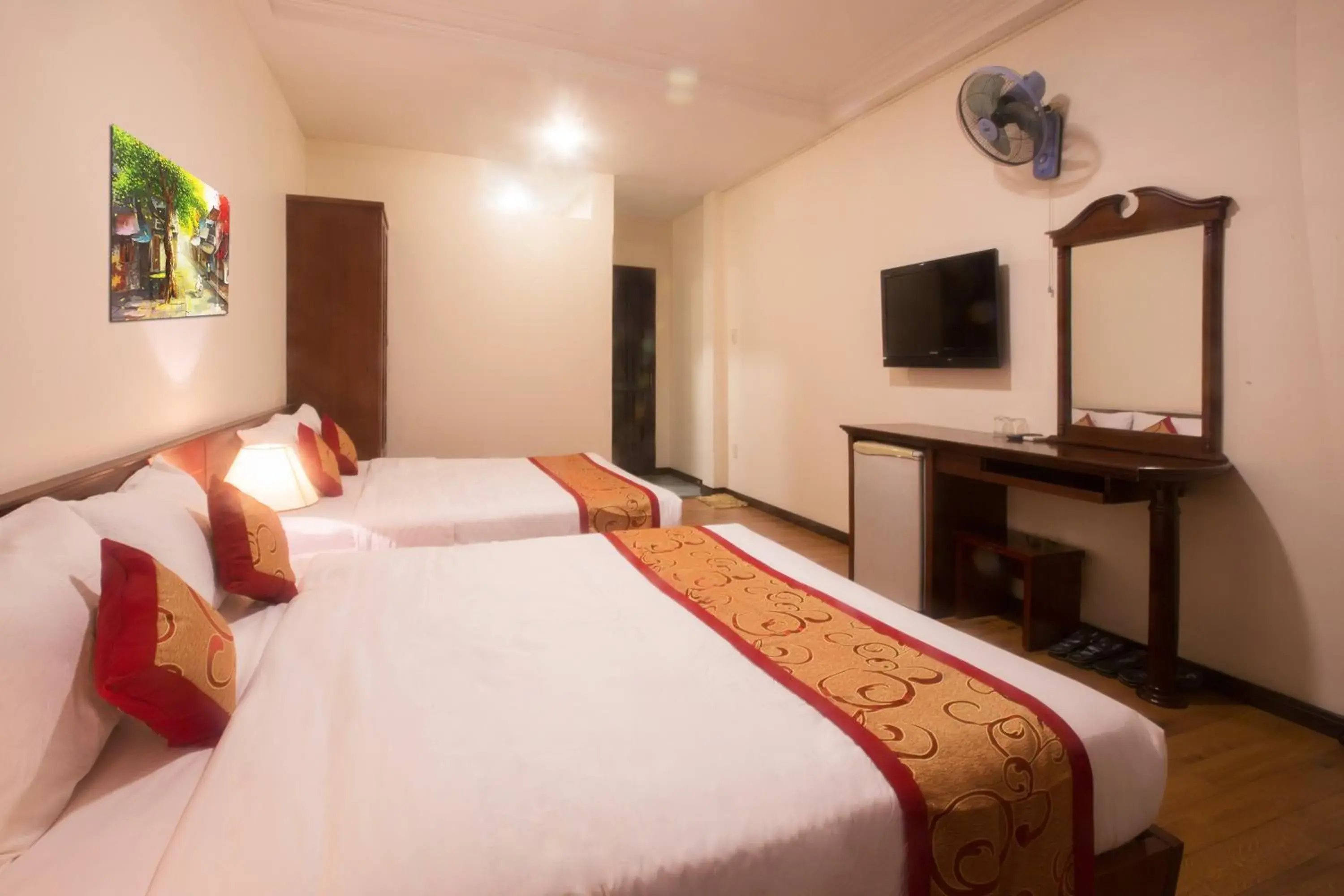 Communal lounge/ TV room, Bed in Ngoc Minh Hotel