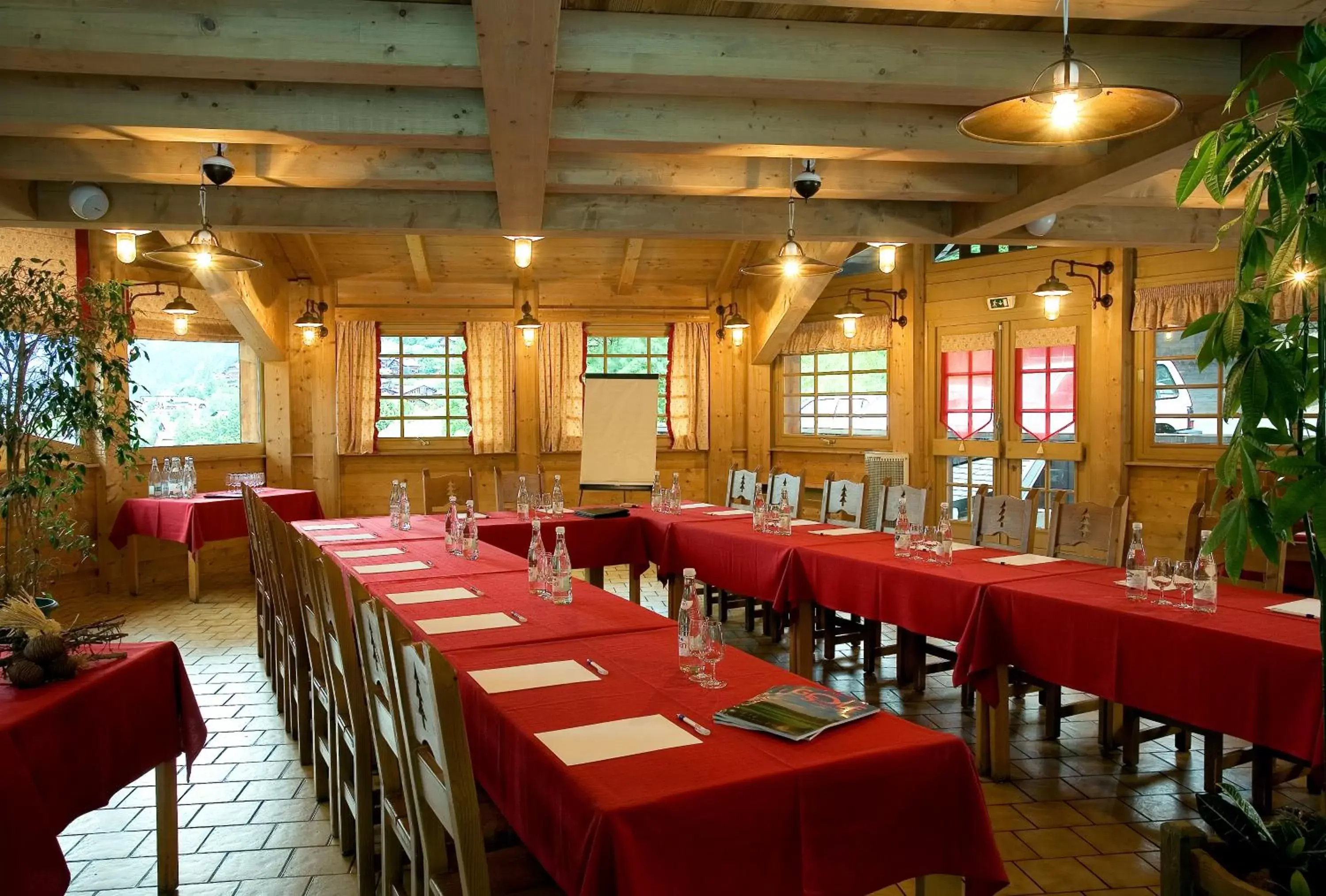 Business facilities, Restaurant/Places to Eat in Hotel le Petit Dru