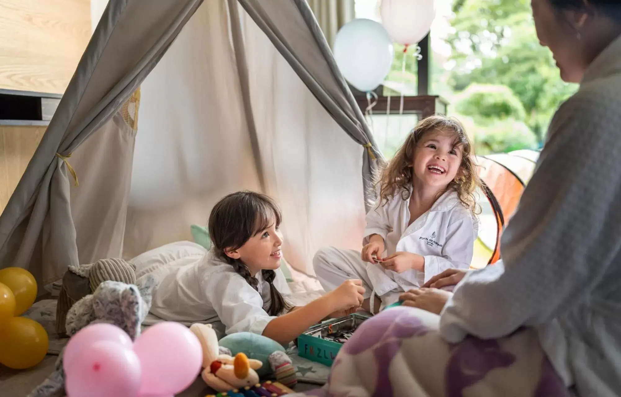 children, Family in Four Seasons Hotel Kyoto