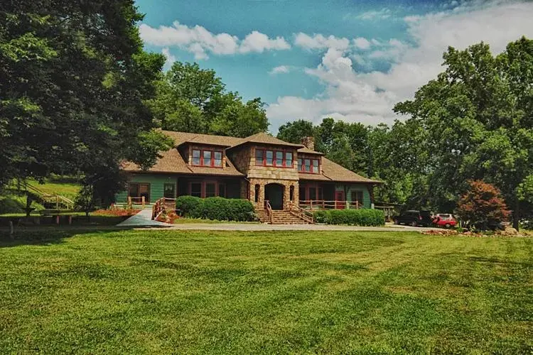 Property Building in Laughing Heart Lodge