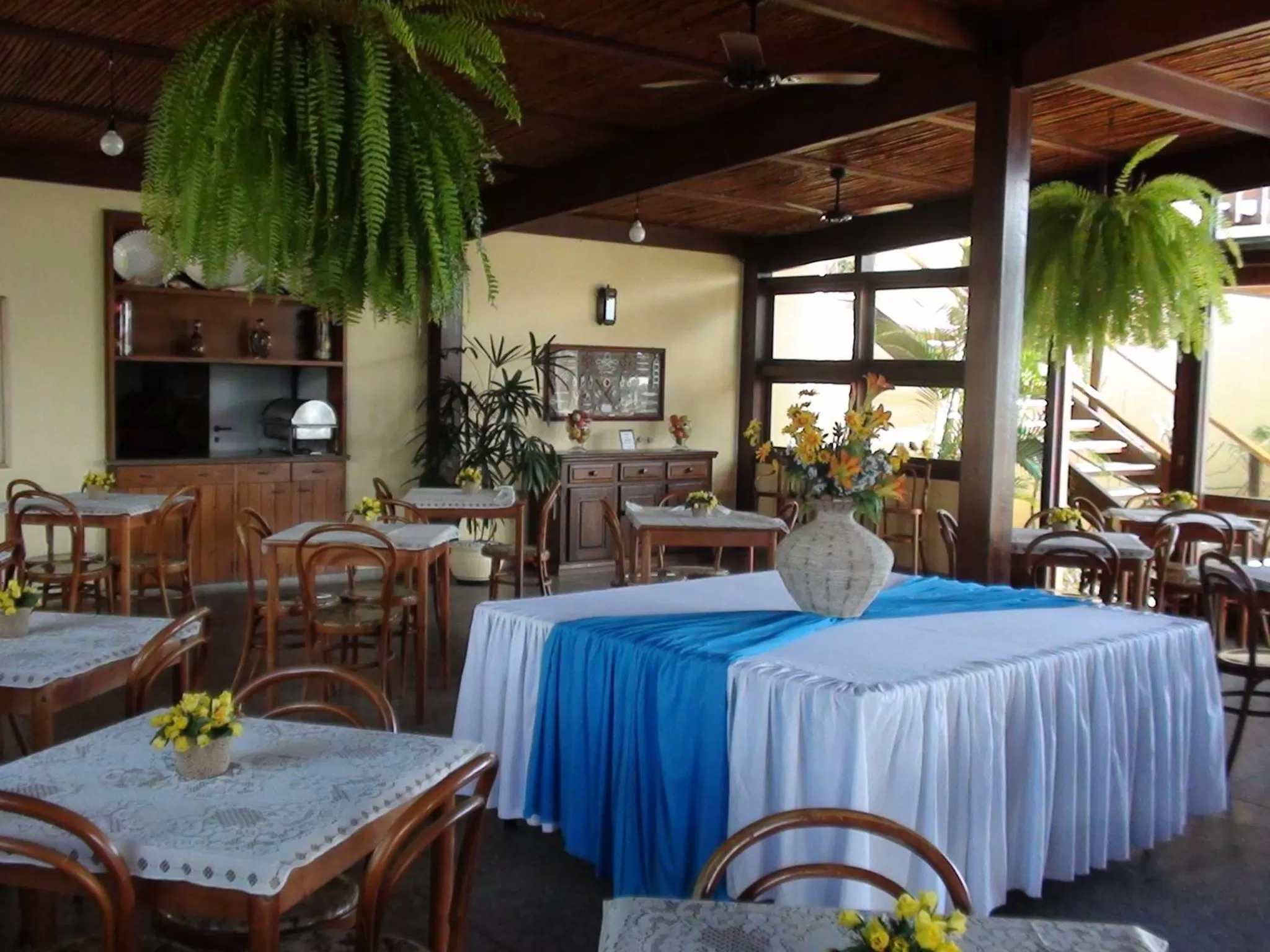 Restaurant/places to eat in Barlavento Suites