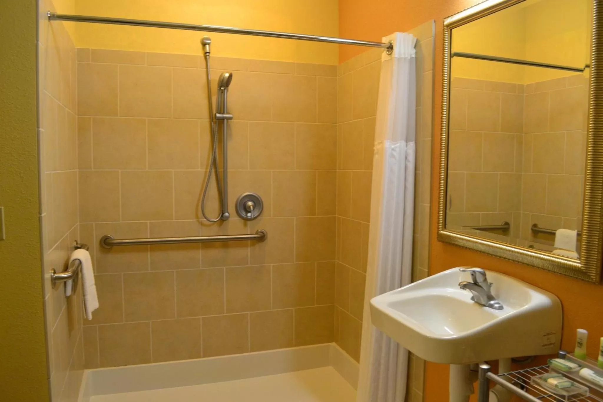 King Room - Disability Access in Country Inn & Suites by Radisson, Lexington Park (Patuxent River Naval Air Station), MD