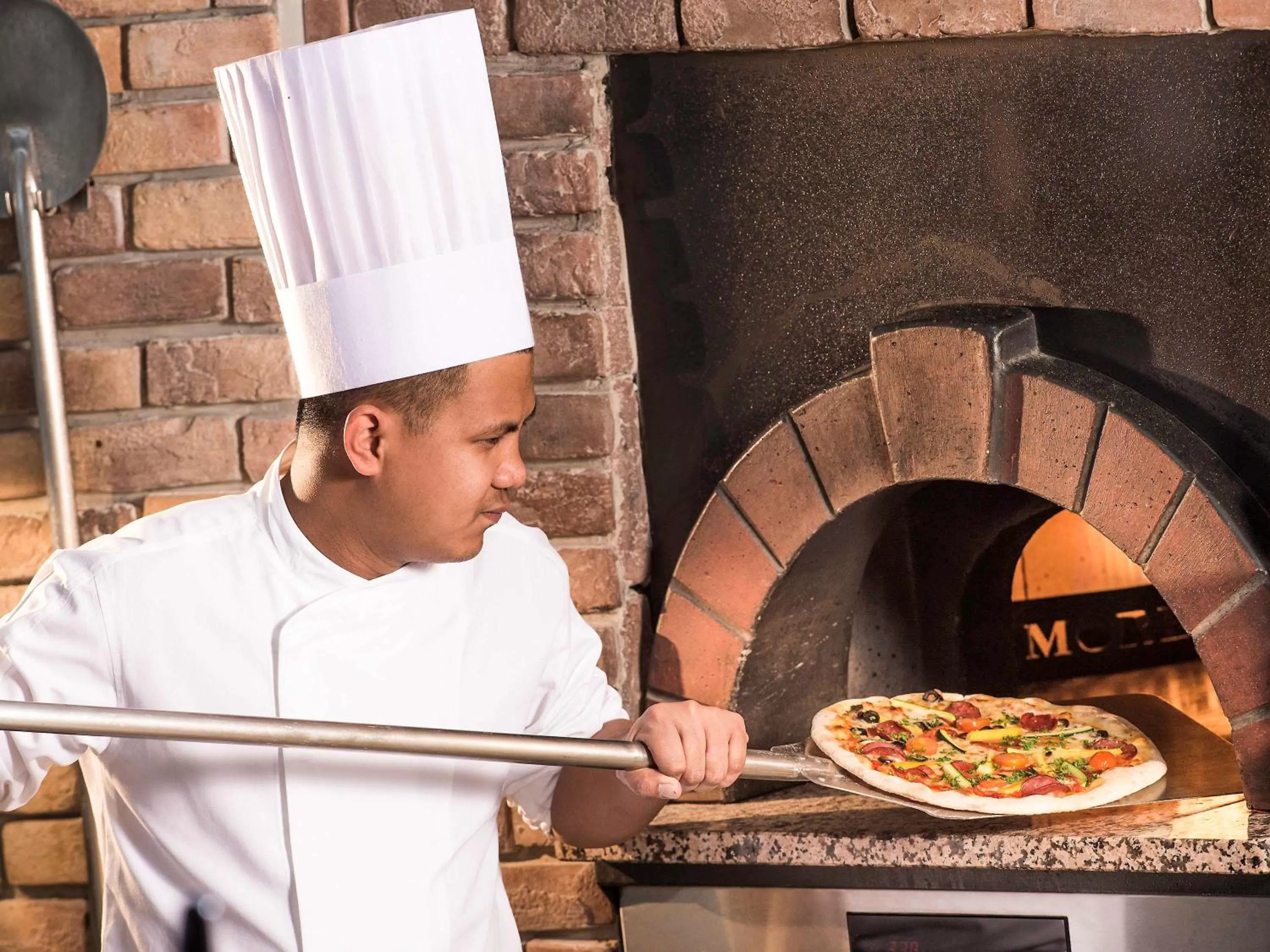 Restaurant/places to eat in Novotel Abu Dhabi Gate