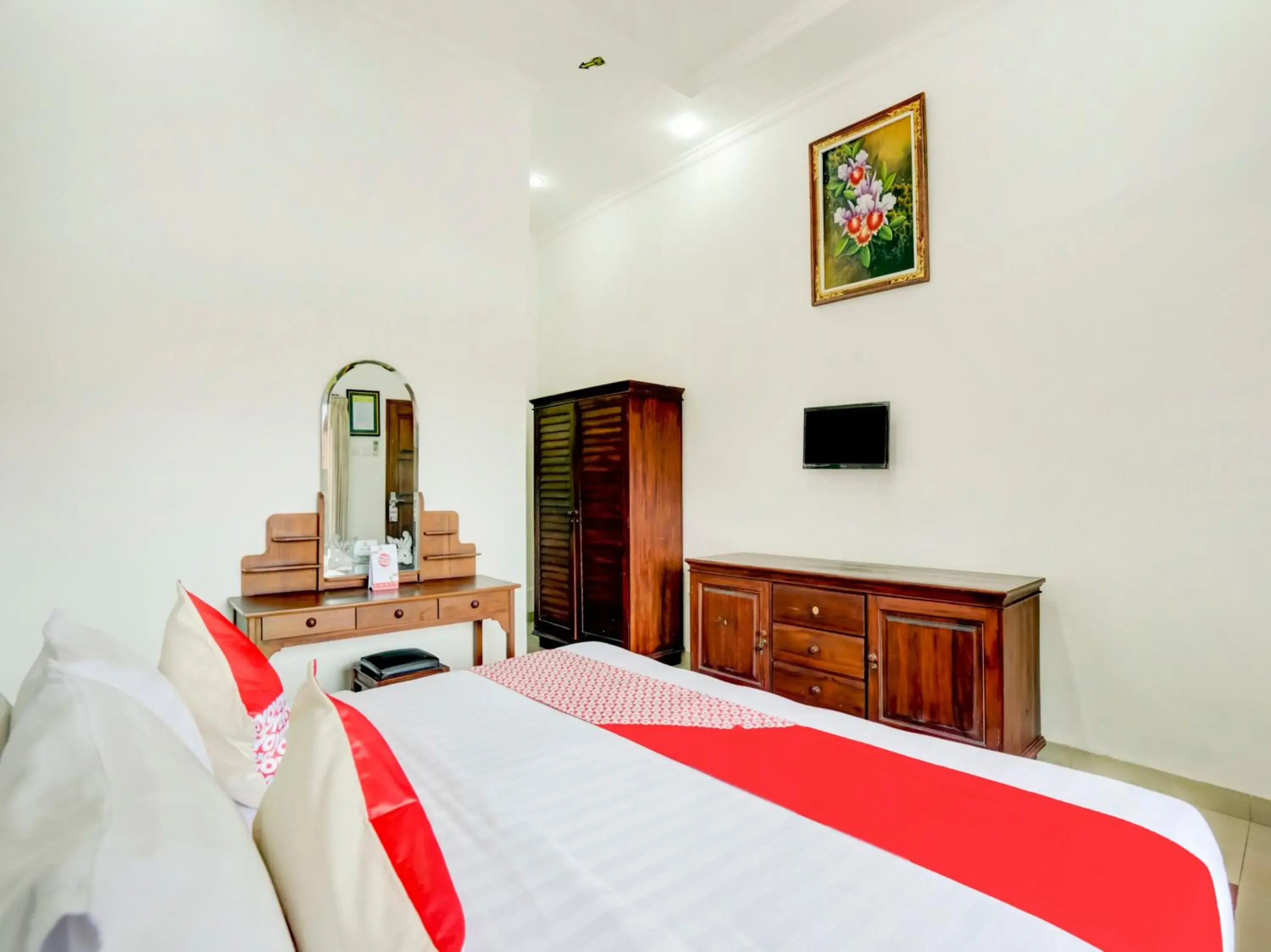 Photo of the whole room, Bed in OYO 3261 Hotel Ratu