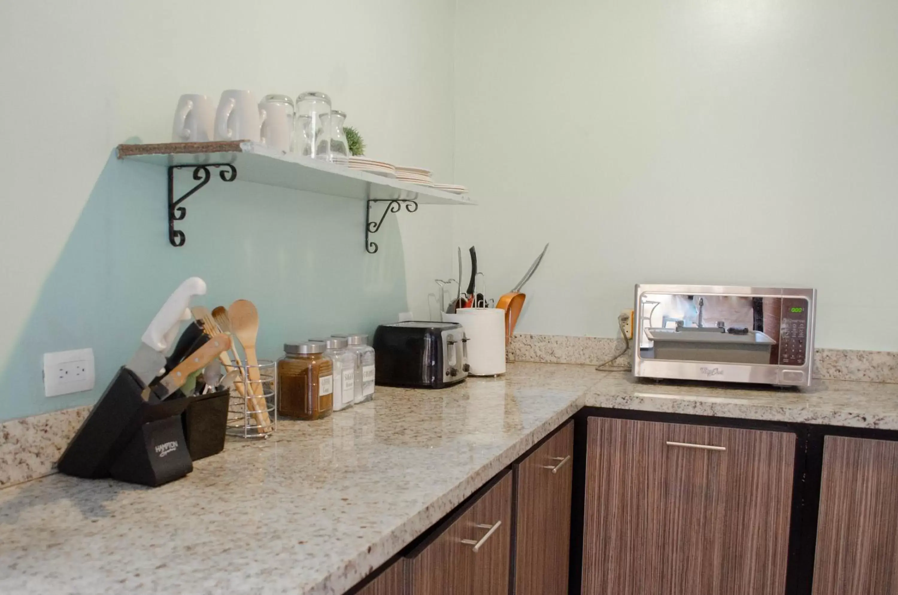 Communal kitchen, Kitchen/Kitchenette in Pedregal Suites - Marina and Downtown