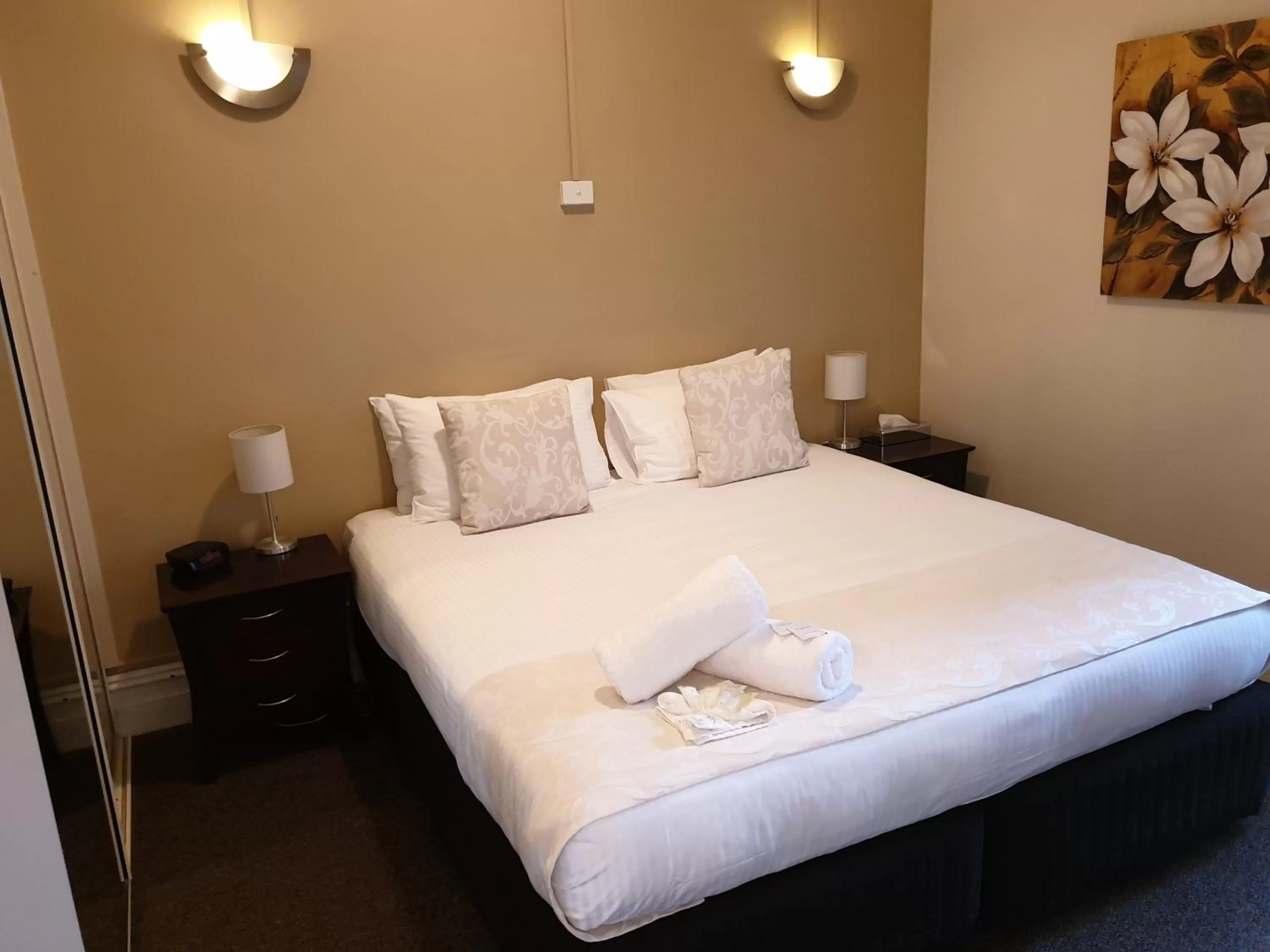 Bedroom, Bed in Balcony On Sixth Lodge