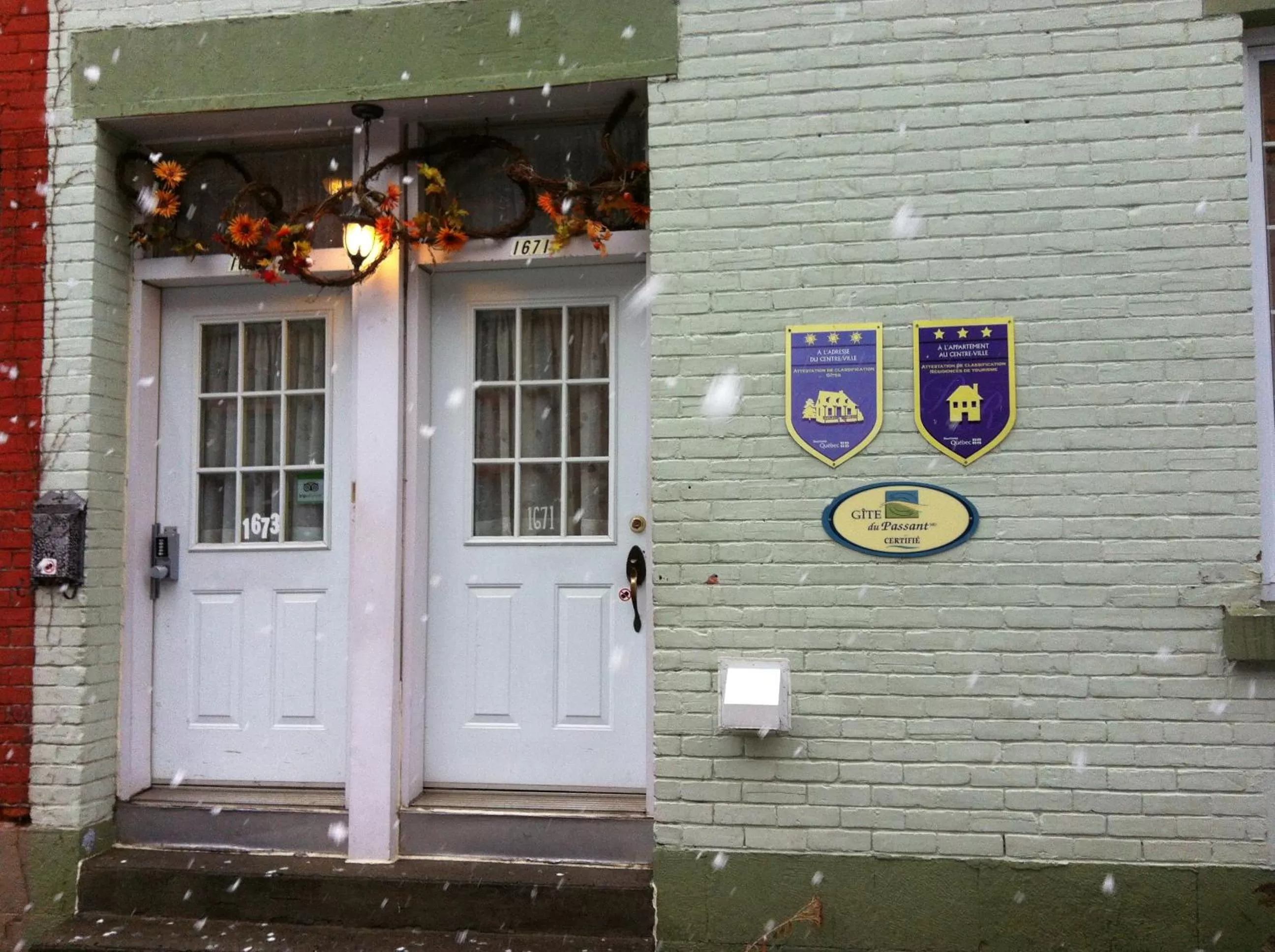 Property building in À l'Adresse du Centre-Ville