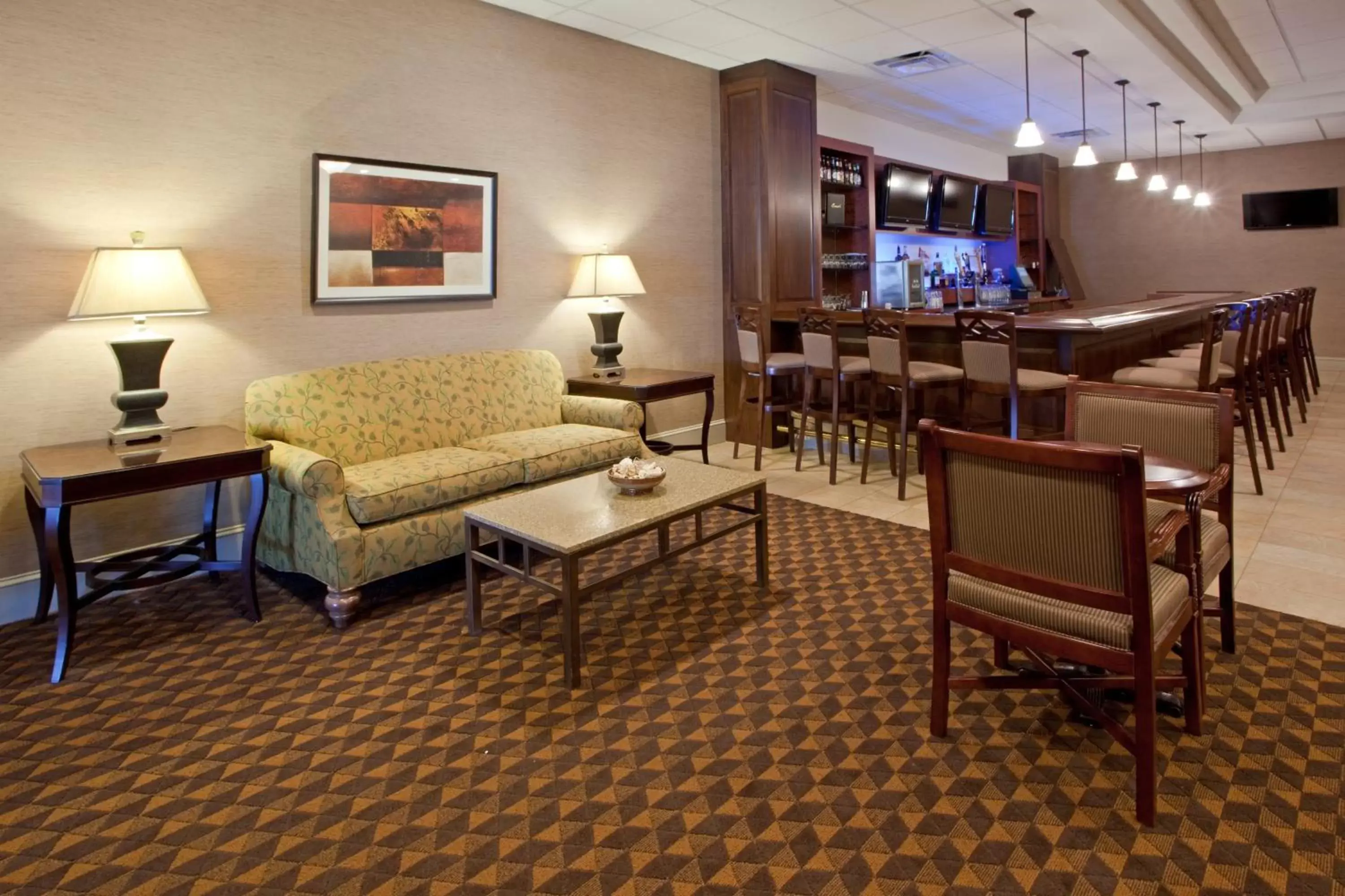 Lounge or bar in Holiday Inn University Area Charlottesville, an IHG Hotel