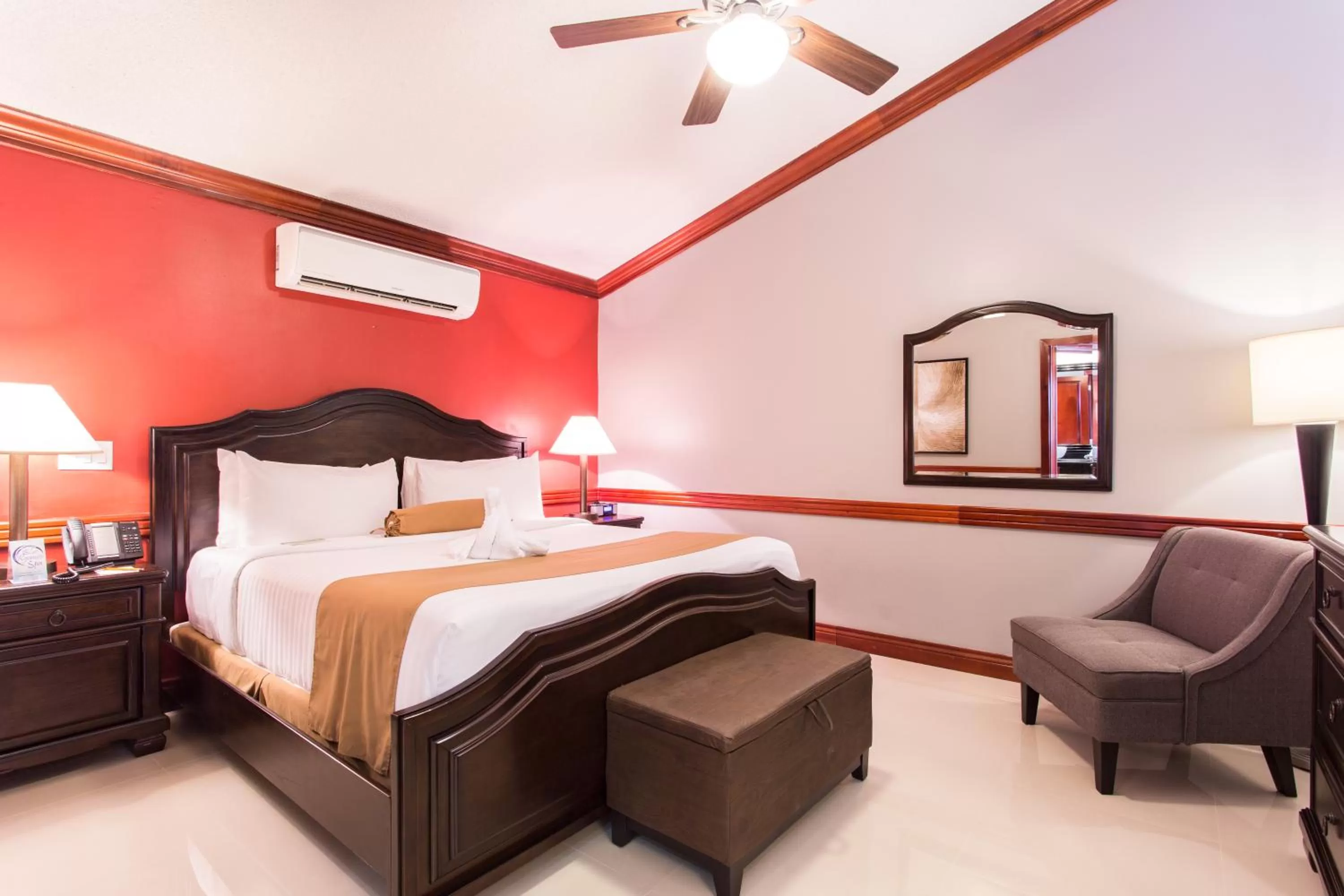 Bed in Best Western Plus Belize Biltmore Plaza