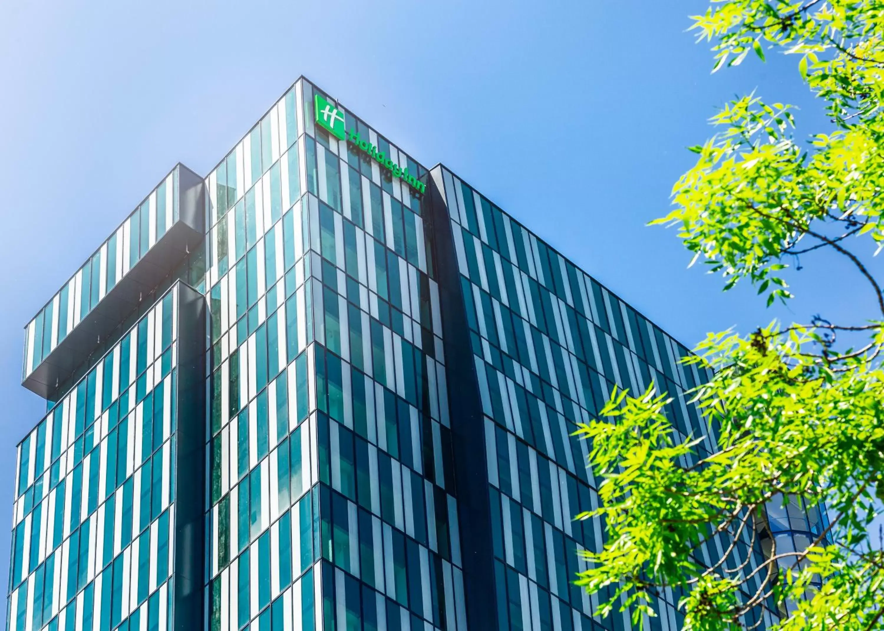 Property building in Holiday Inn - Vienna - South, an IHG Hotel