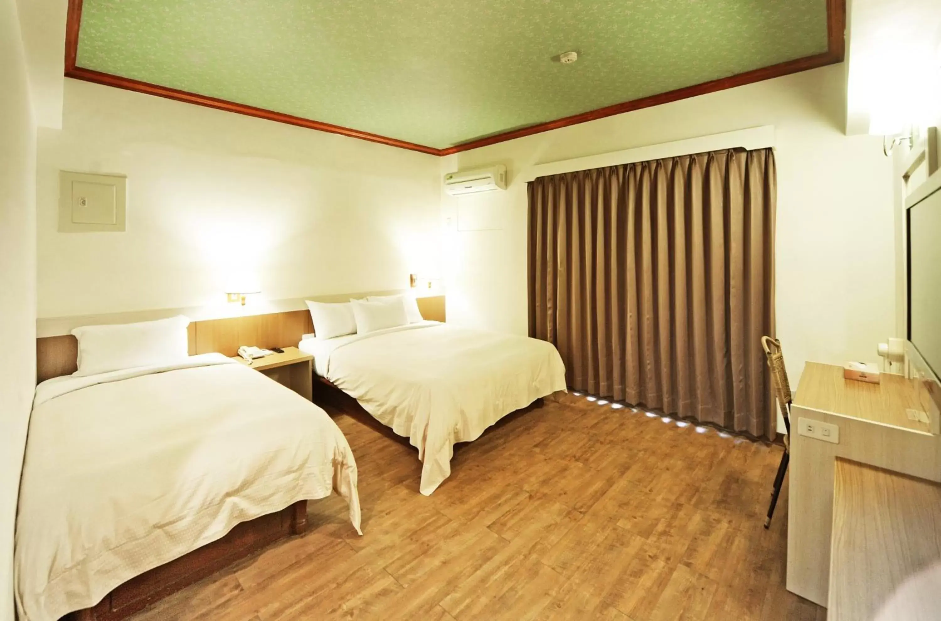 Photo of the whole room, Bed in Kenting Holiday Hotel
