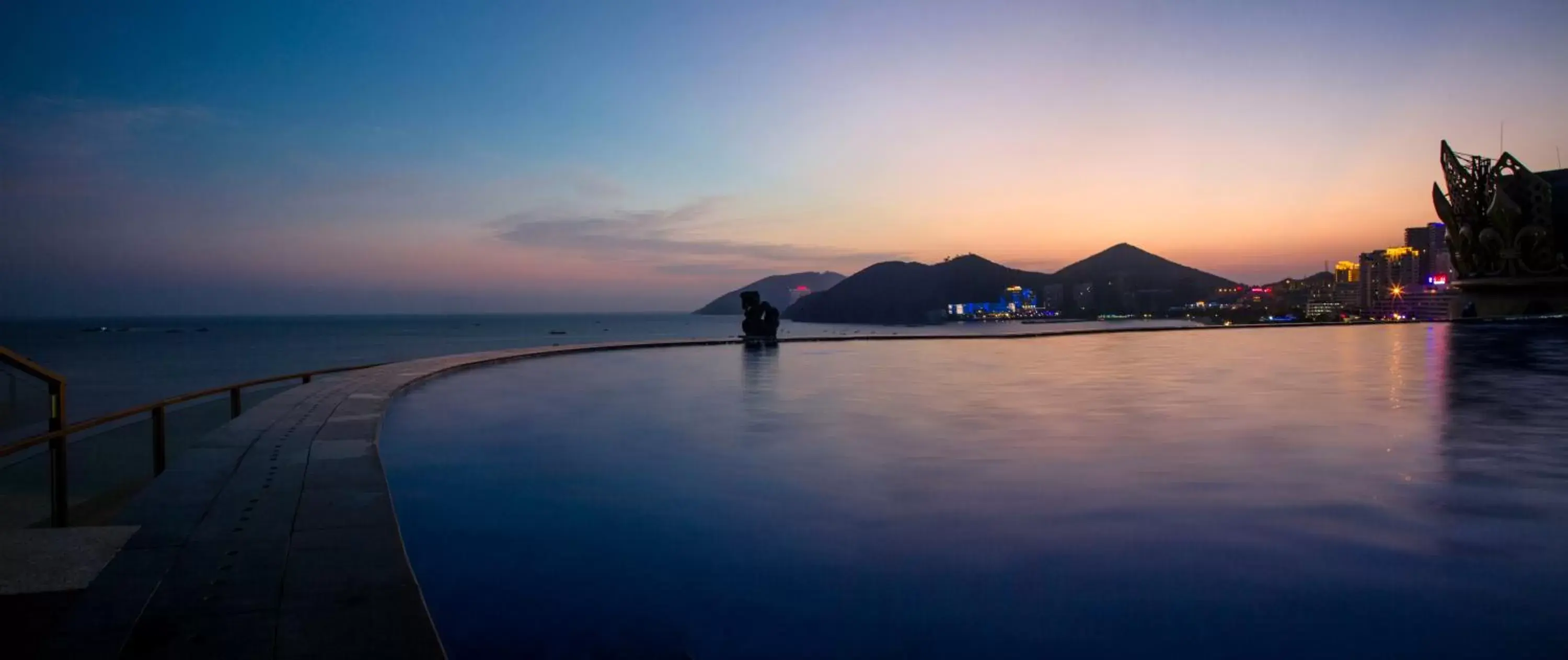 Swimming pool in Harman Resort Hotel Sanya Swimming pool in Harman Resort Hotel Sanya