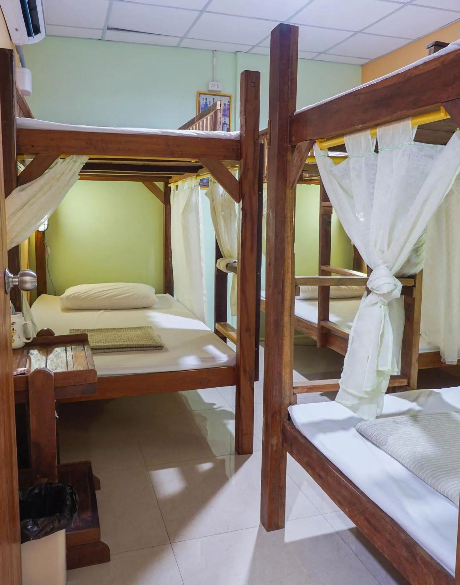 Photo of the whole room, Bed in Zleep63