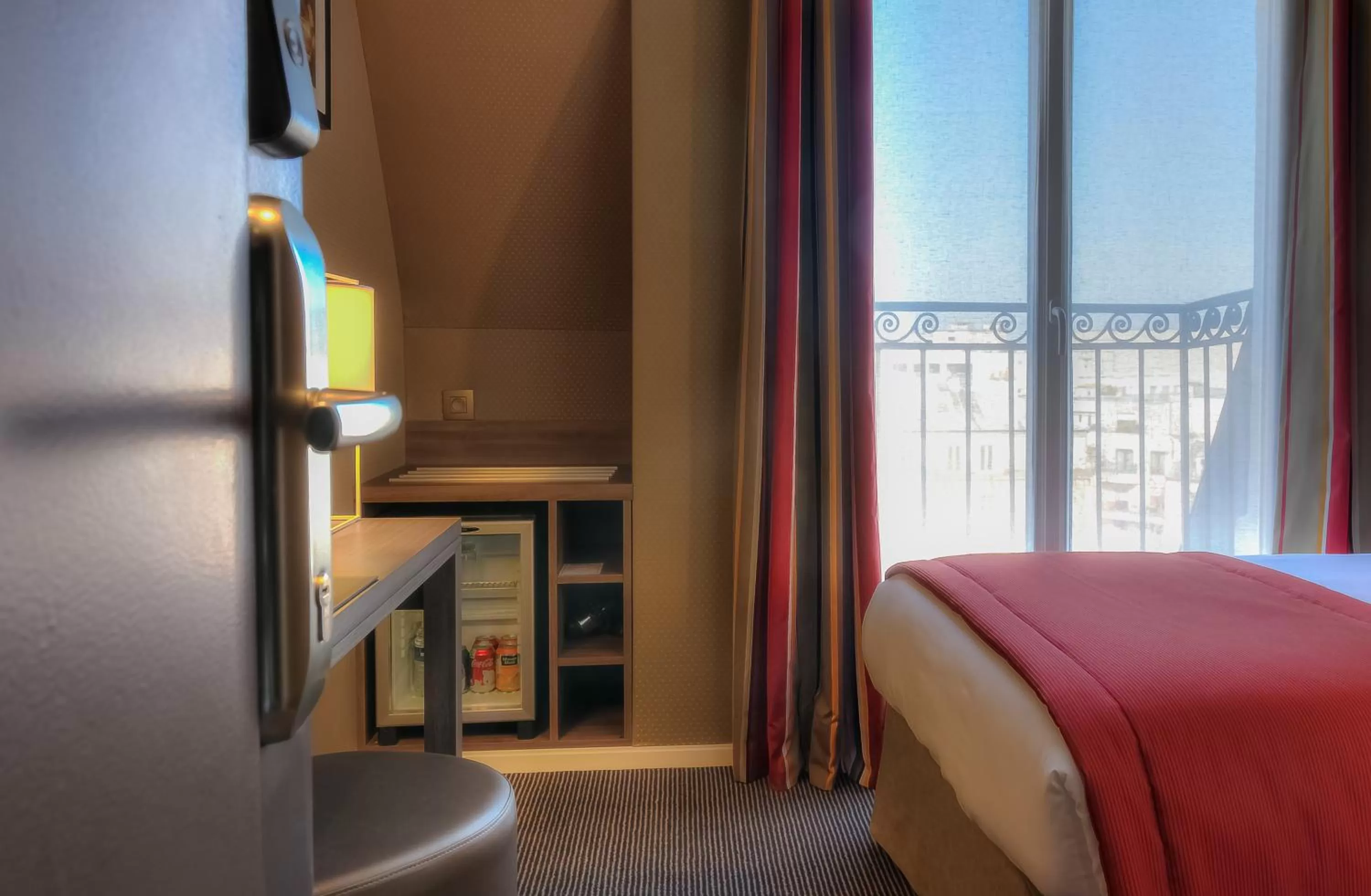 Bed in Hôtel Marais Bastille